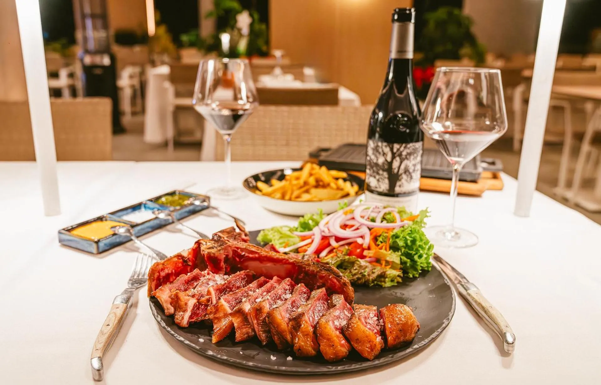 Restaurant/places to eat in Resort Cordial Santa Águeda & Perchel Beach Club