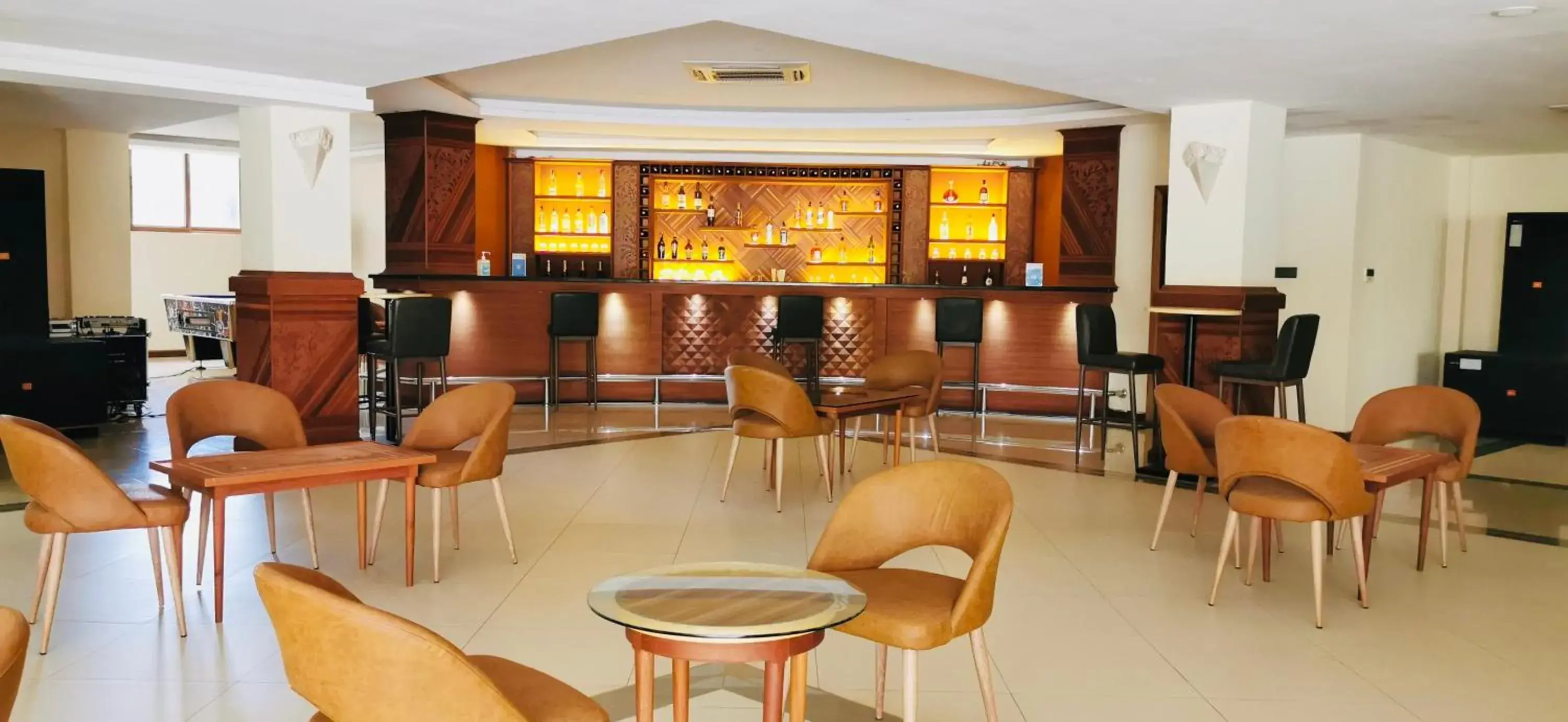 Lounge or bar in Kampala Nile Resort Lounge or bar in Kampala Nile Resort