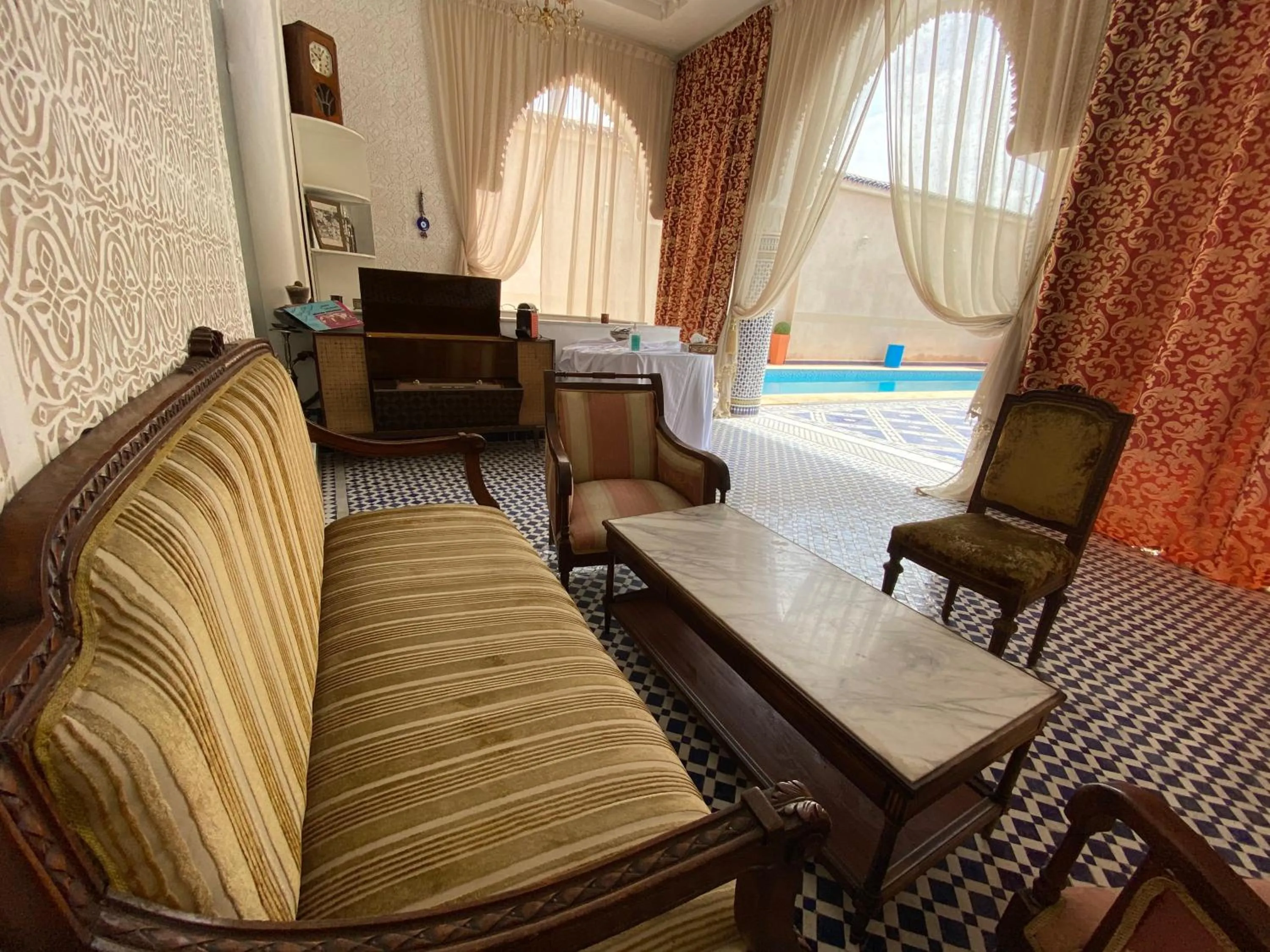 Restaurant/places to eat, Bed in Palais Shazam & SPA