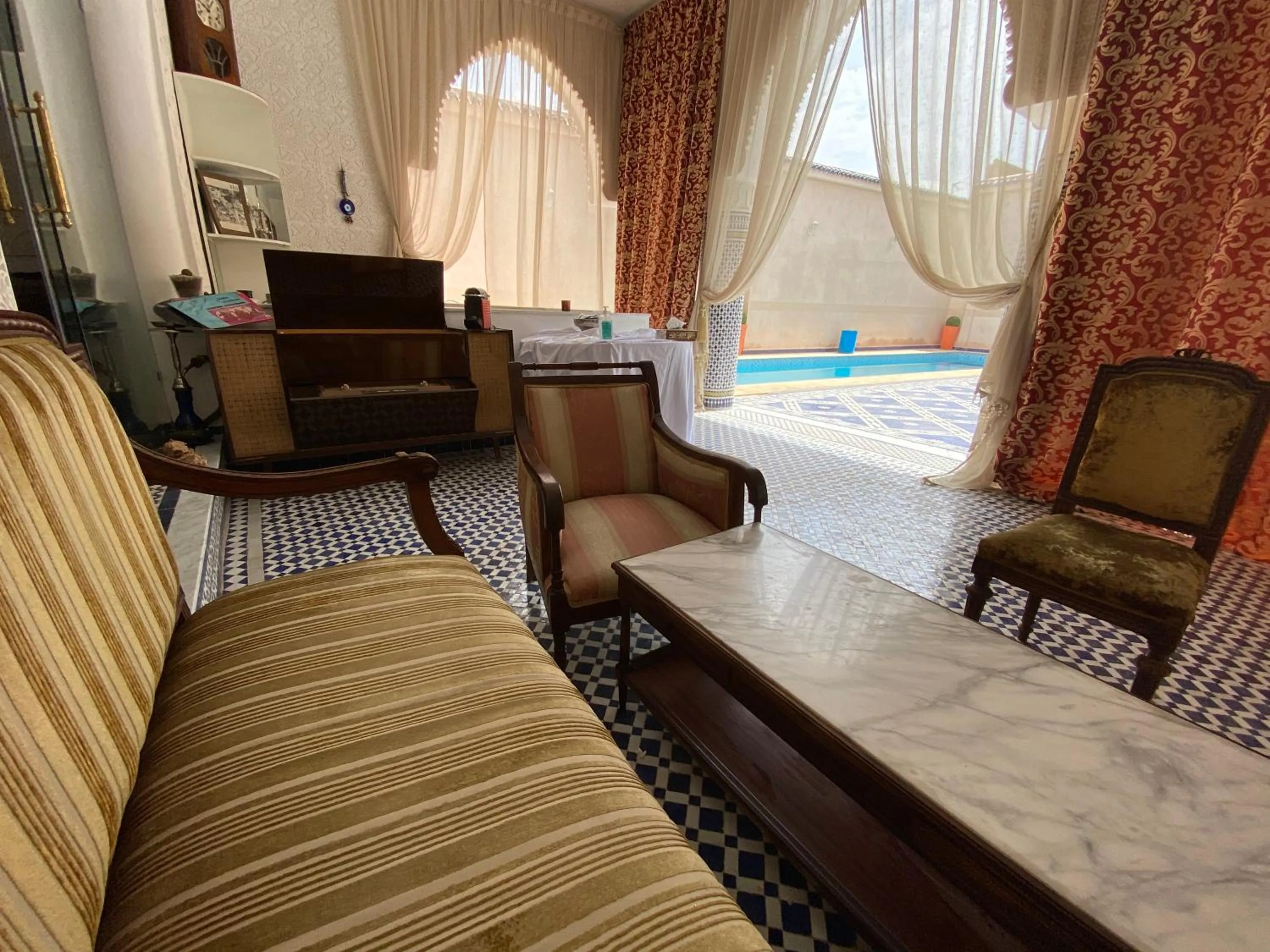 Patio, Bed in Palais Shazam & SPA