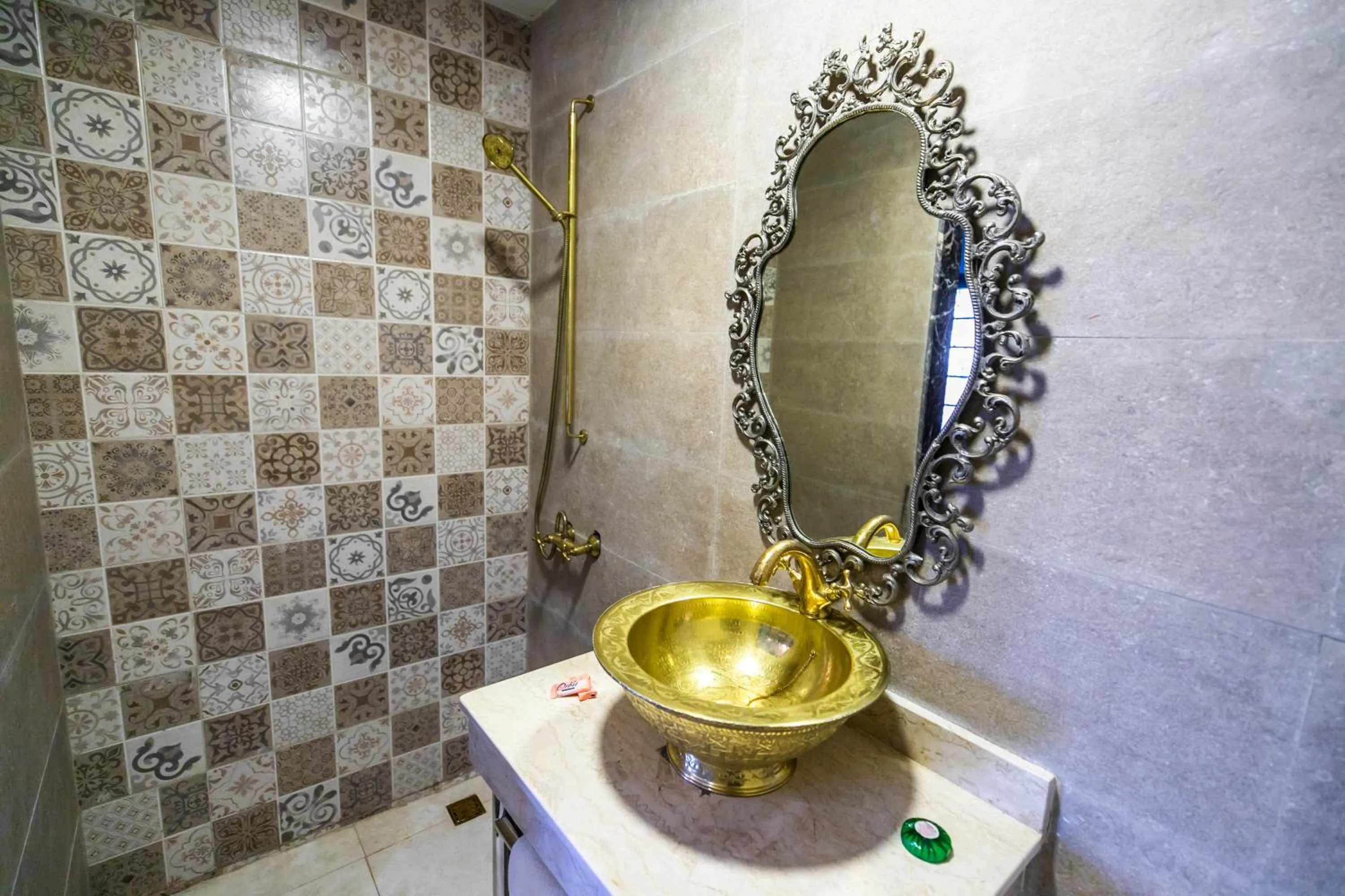 Bathroom in Palais Shazam & SPA