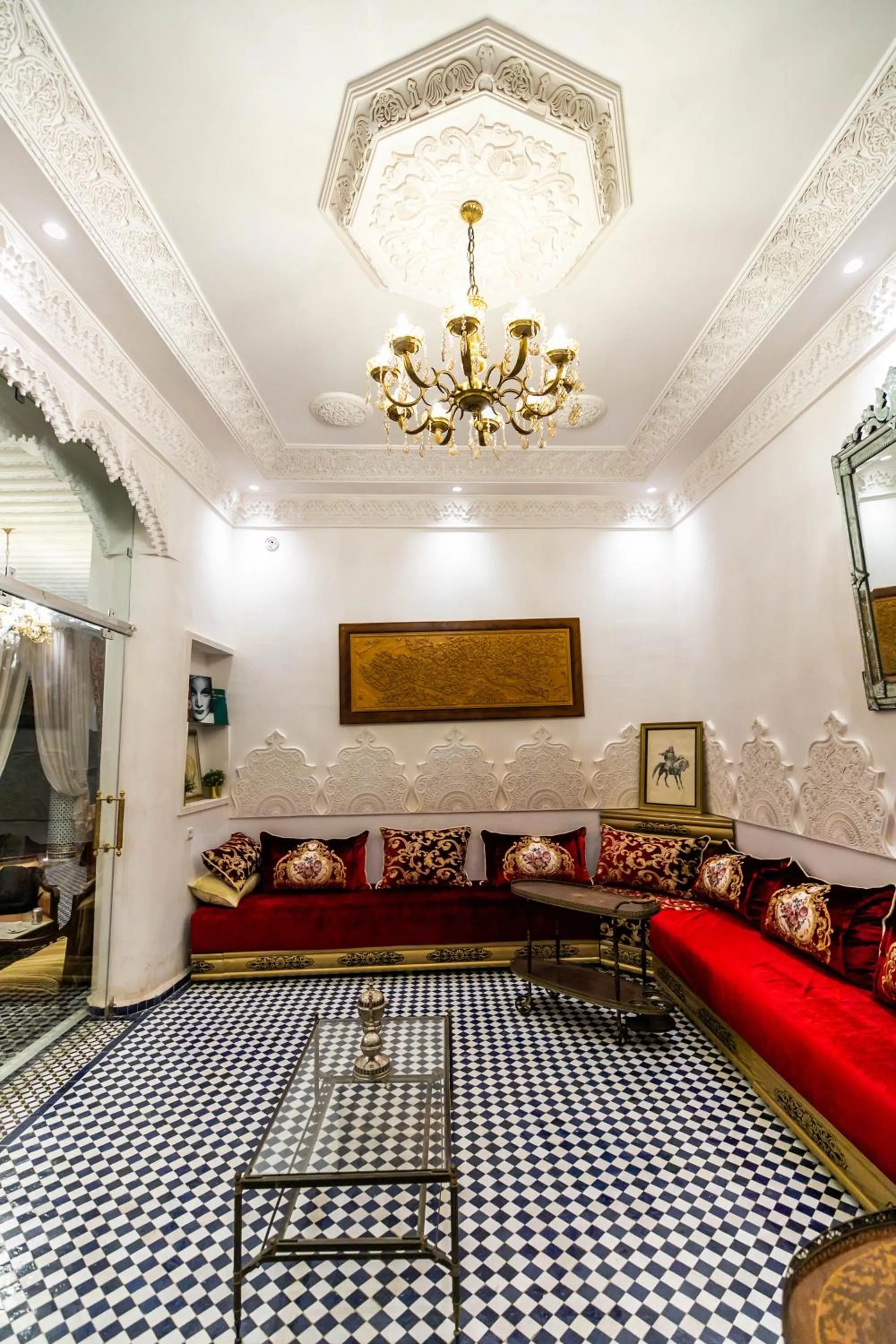 Restaurant/places to eat in Palais Shazam & SPA