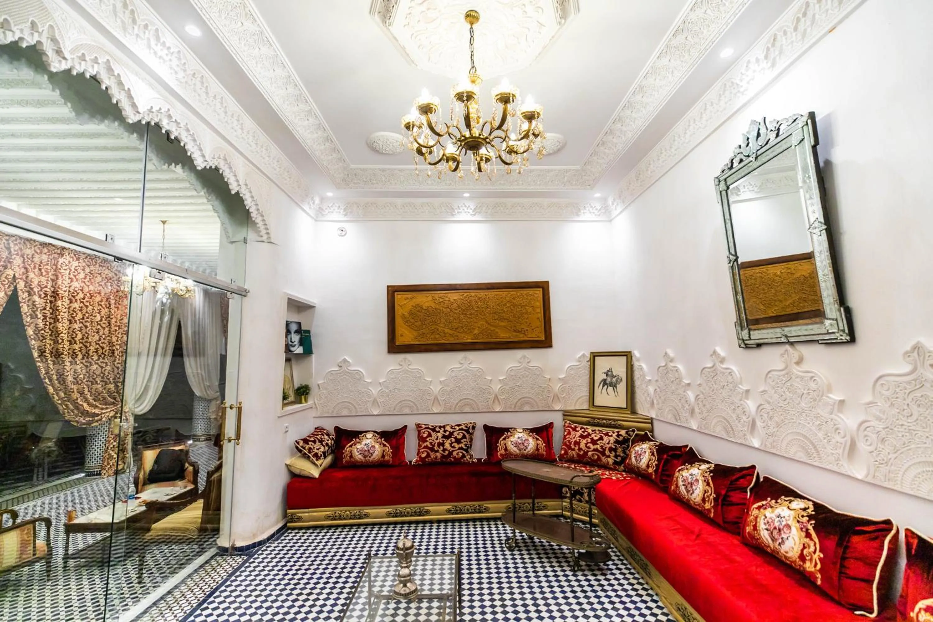 Restaurant/places to eat in Palais Shazam & SPA