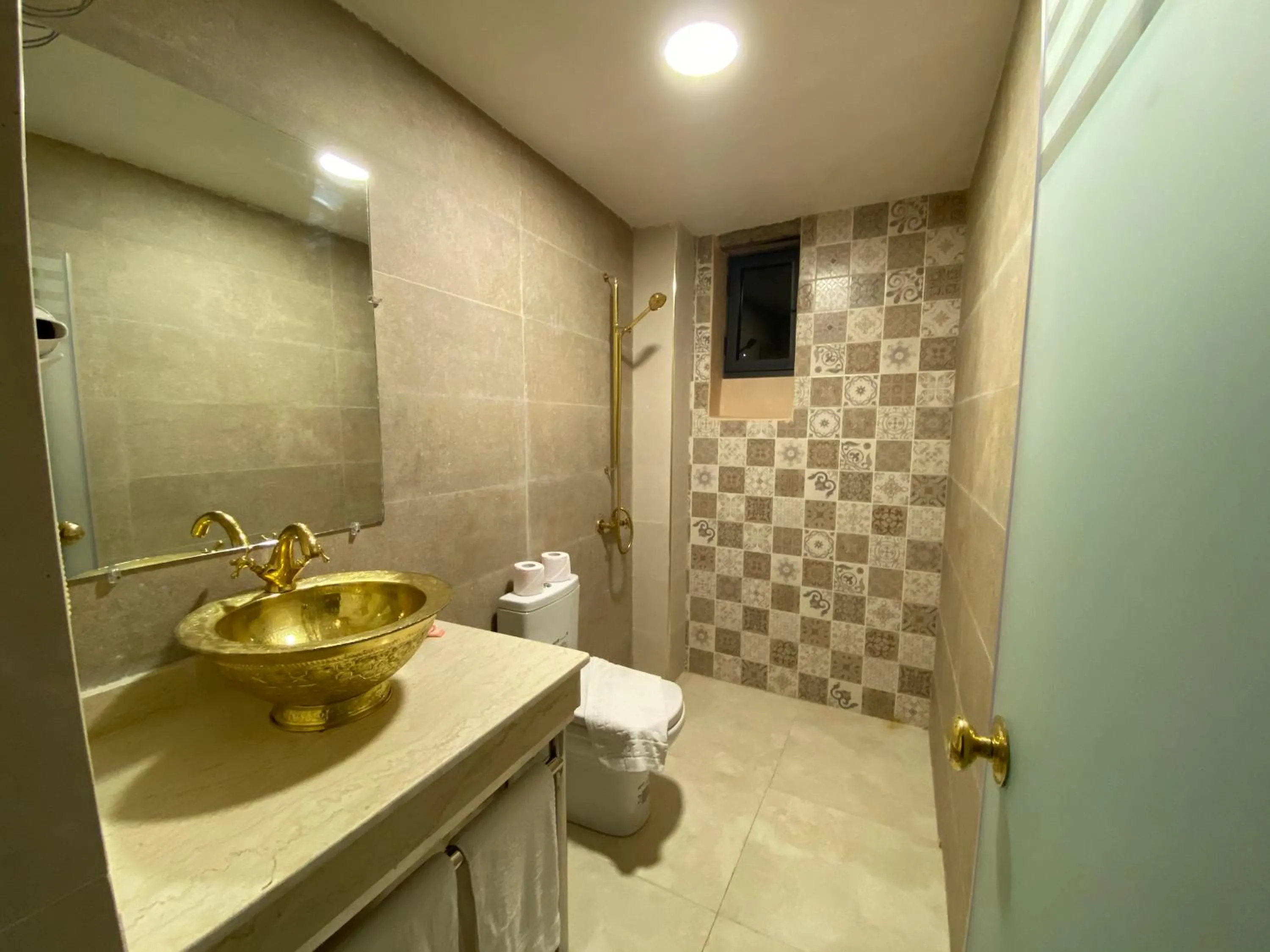 Bathroom in Palais Shazam & SPA