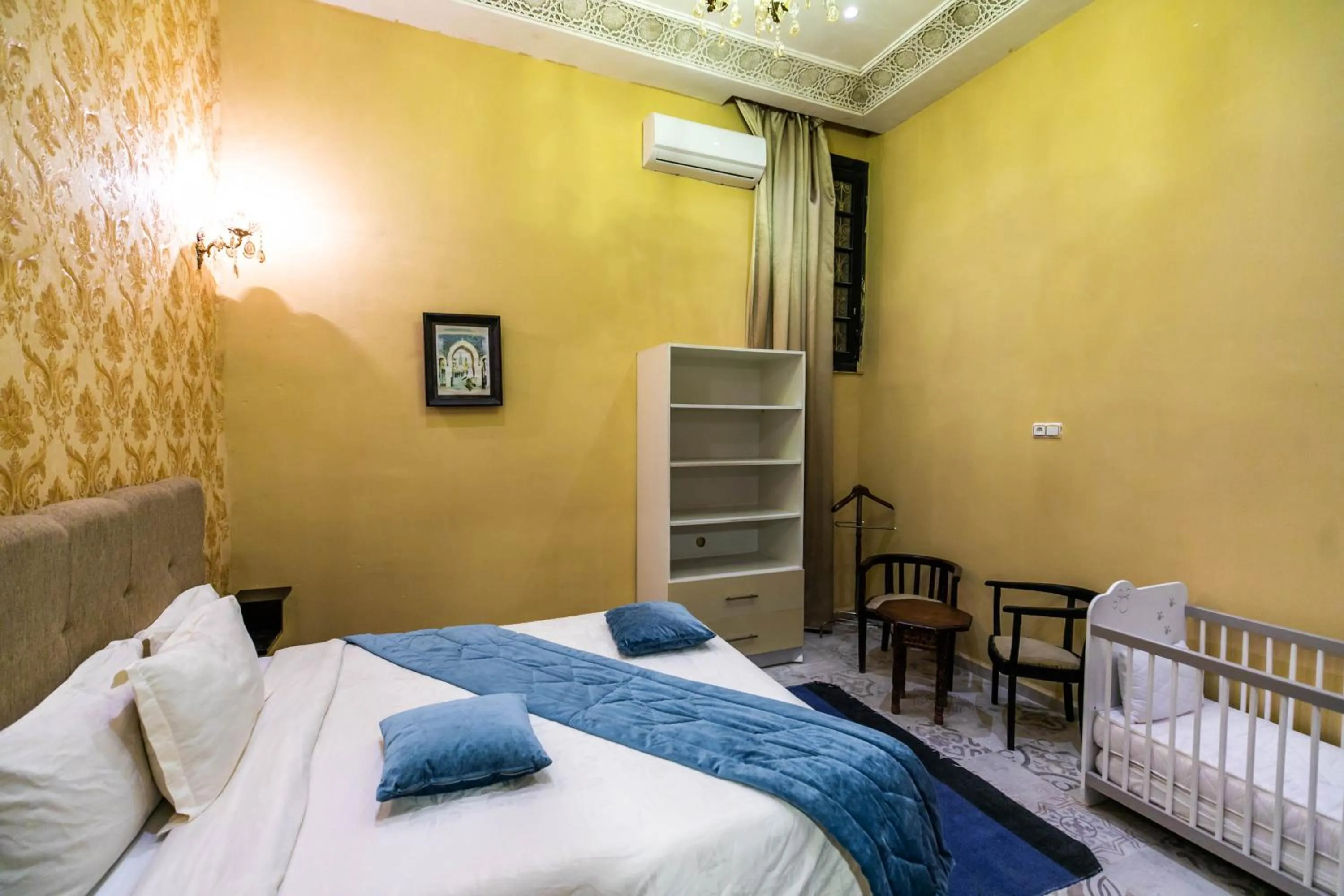 Dining area, Bed in Palais Shazam & SPA