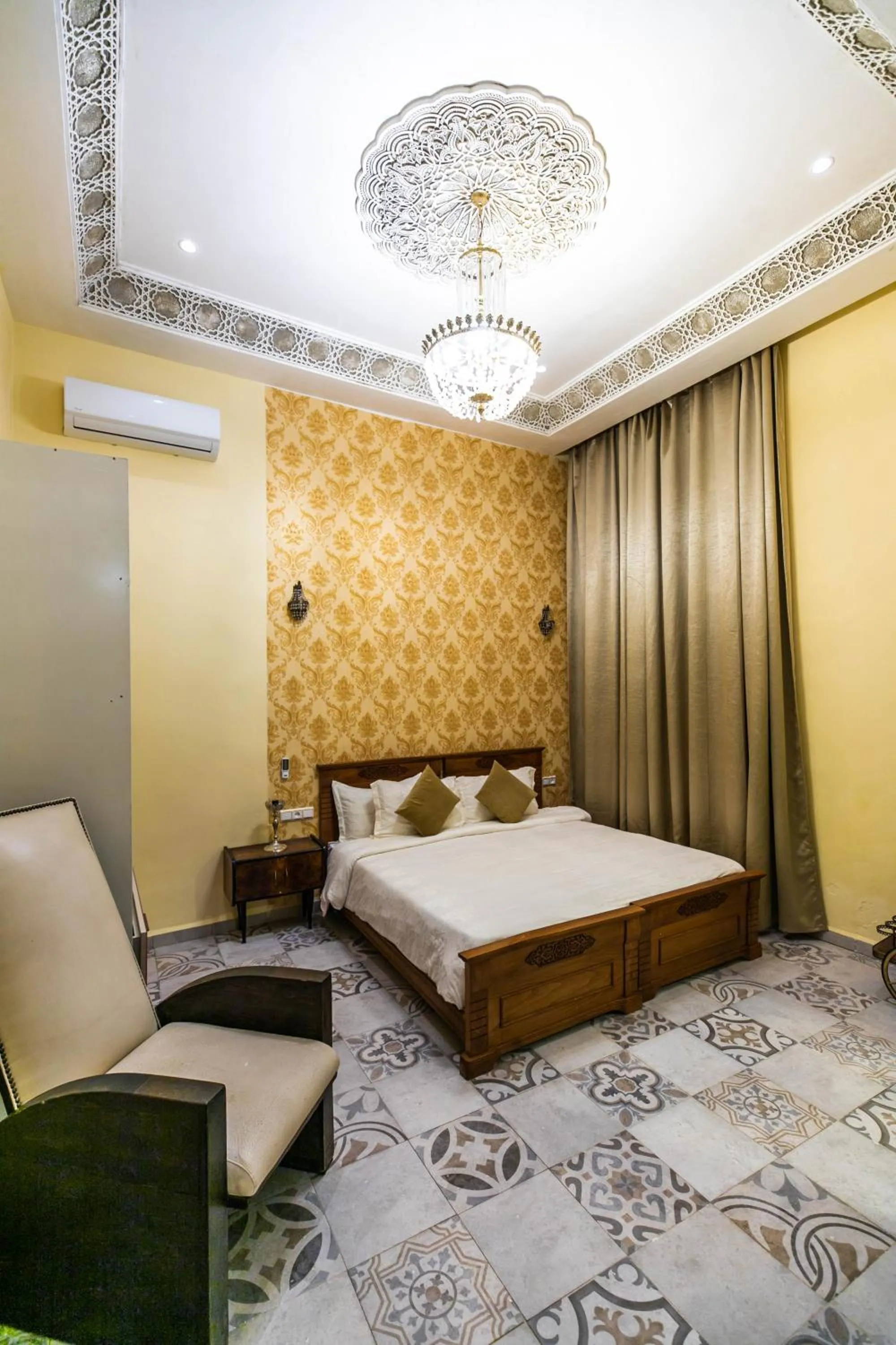 Bedroom, Bed in Palais Shazam & SPA