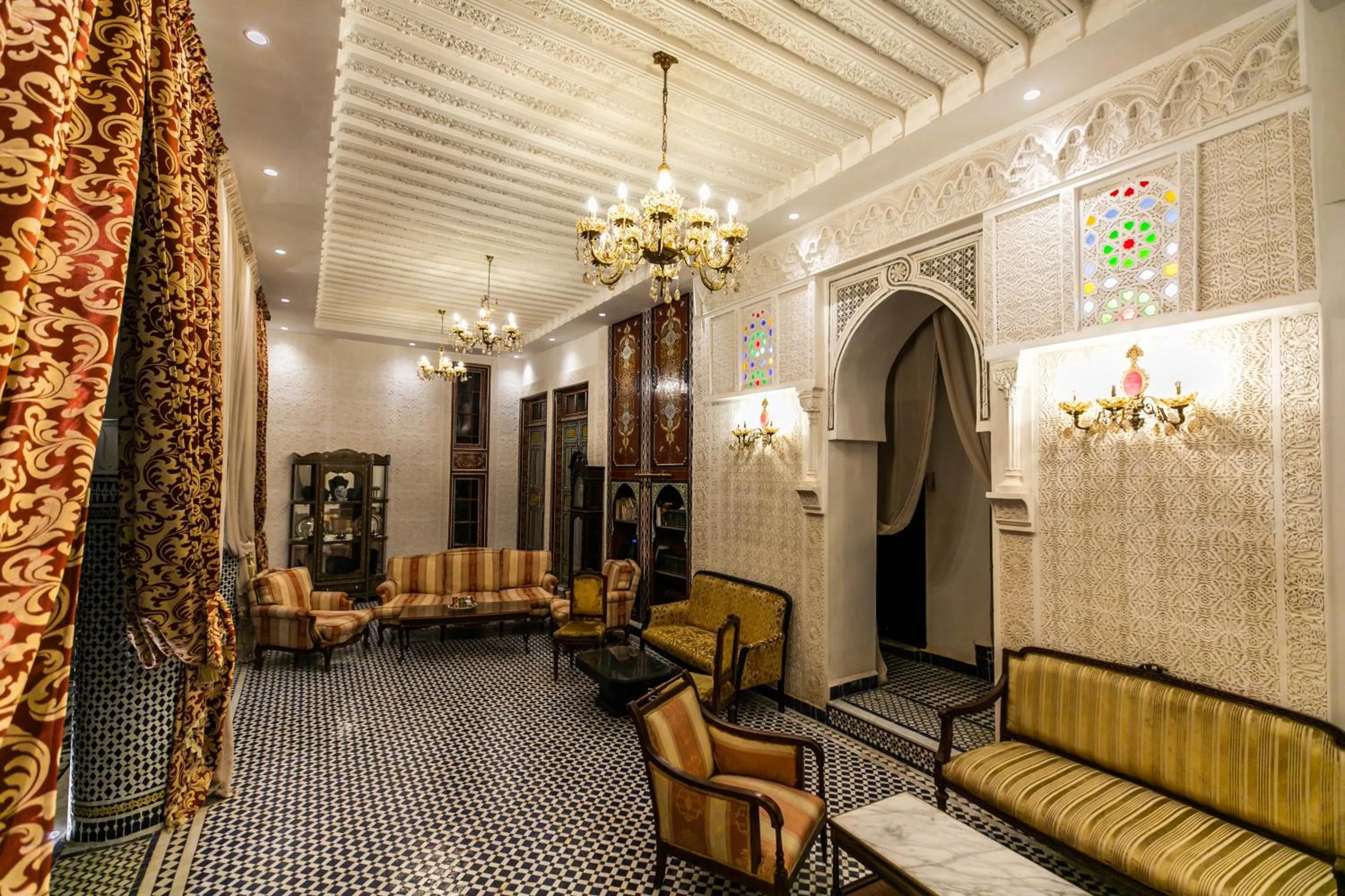 Restaurant/places to eat in Palais Shazam & SPA