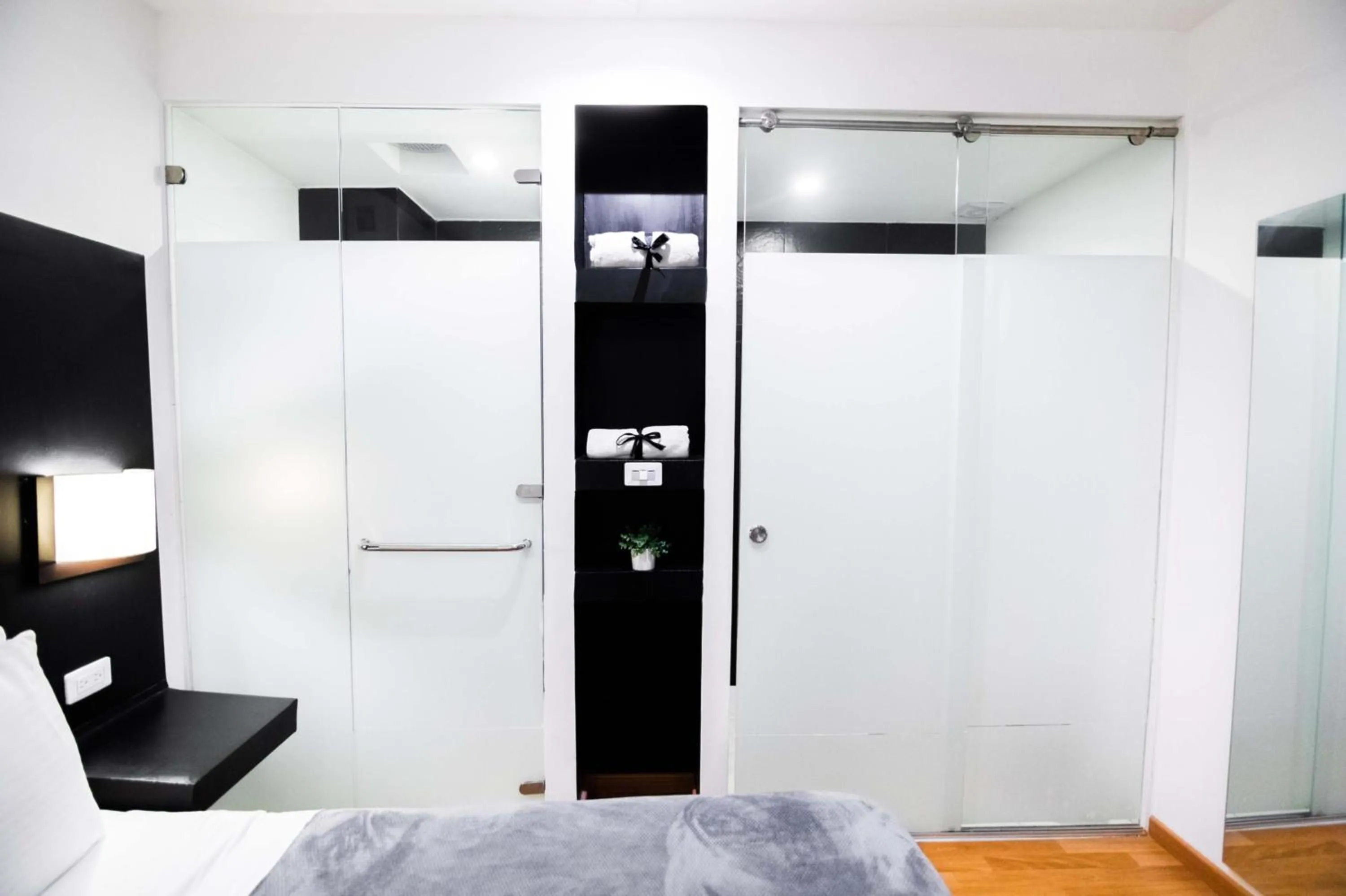 Bathroom, Bed in Hotel Z3 Pereira