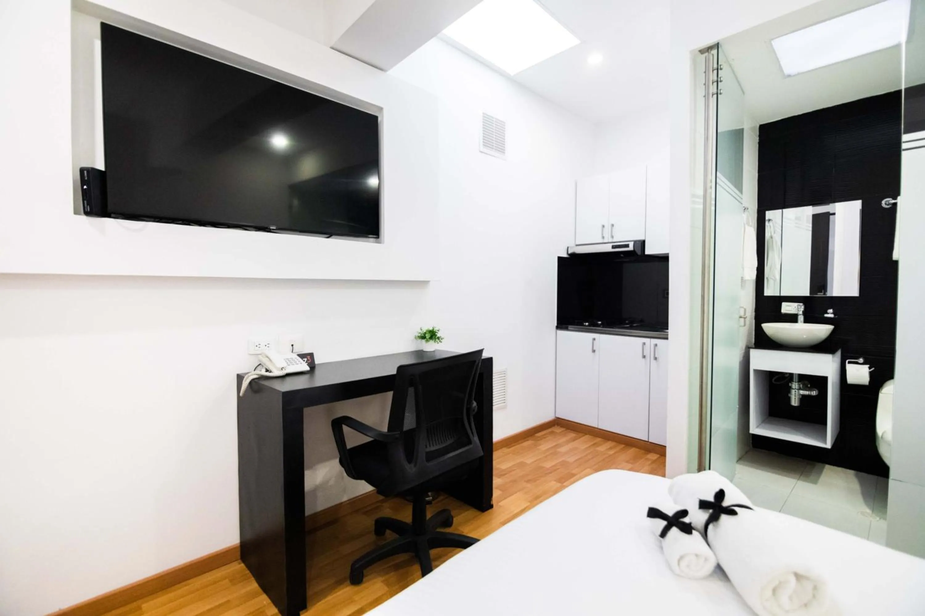 TV and multimedia, Bed in Hotel Z3 Pereira