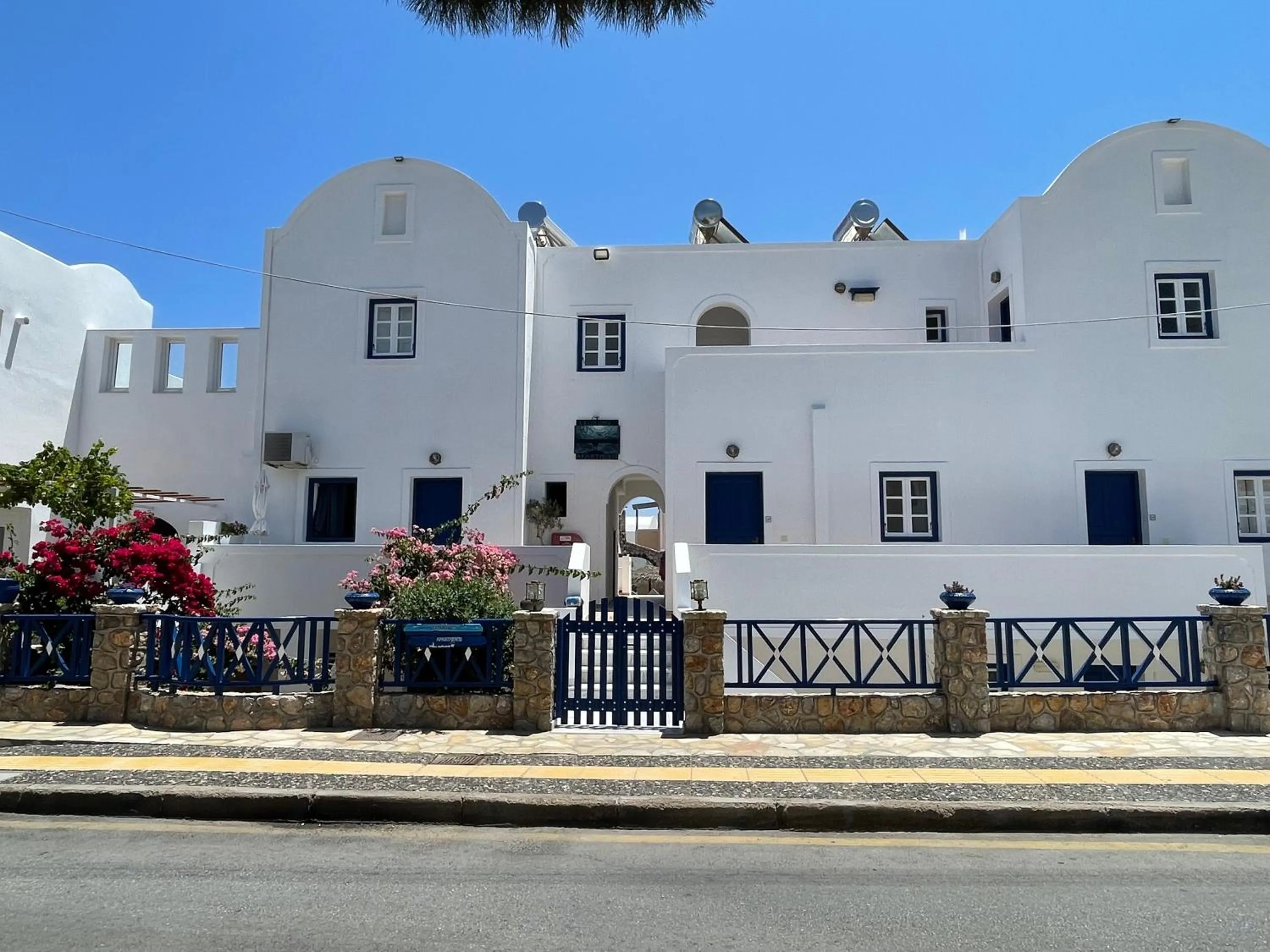 Property building in Leonidas Apartments