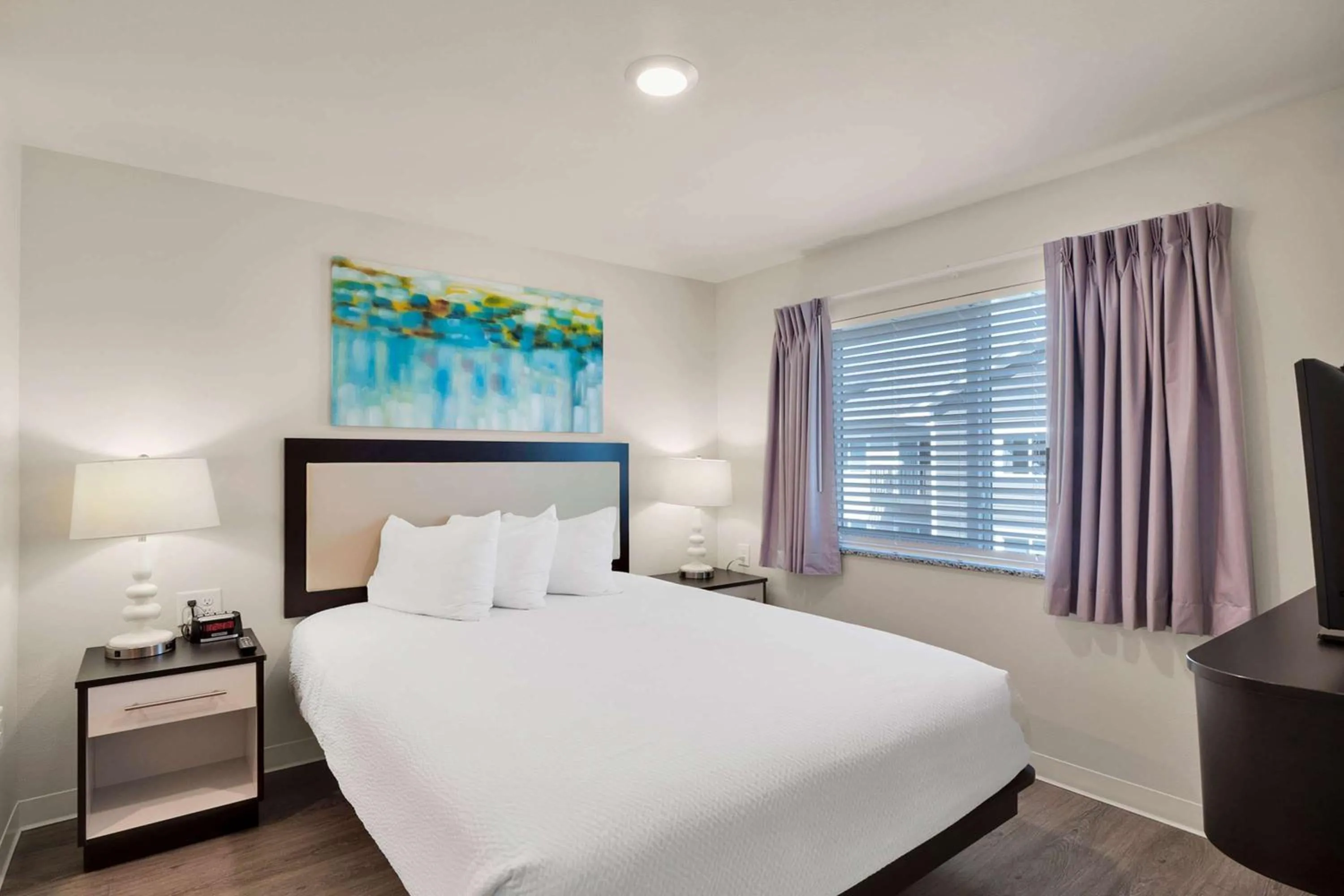 Photo of the whole room, Bed in WaterWalk Extended Stay by Wyndham Charlotte - Arrowood
