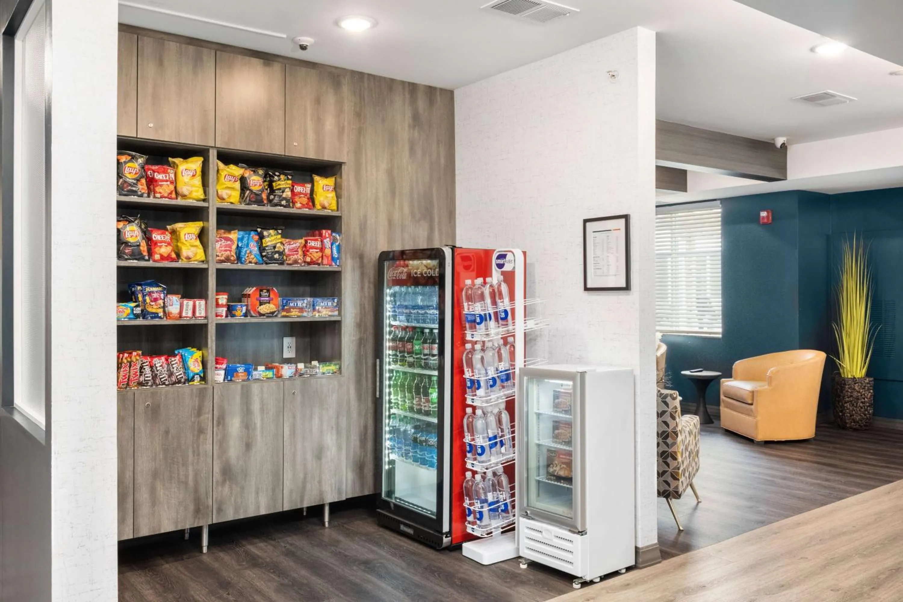 Food and drinks in WaterWalk Extended Stay by Wyndham Minneapolis - Plymouth