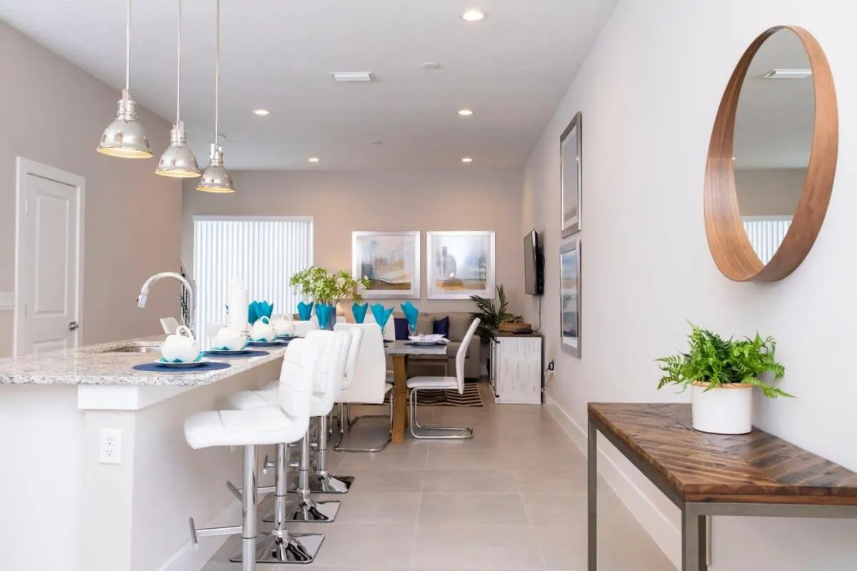 Gorgeous 4 Bedroom Family Friendly Close to Disney 7573