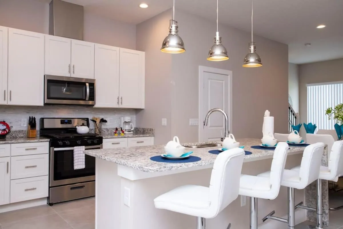 Gorgeous 4 Bedroom Family Friendly Close to Disney 7573