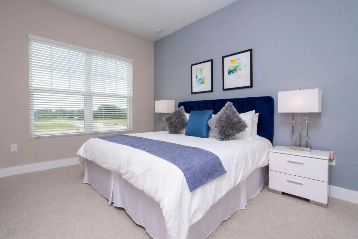 Bed in Gorgeous 4 Bedroom Family Friendly Close to Disney 7573