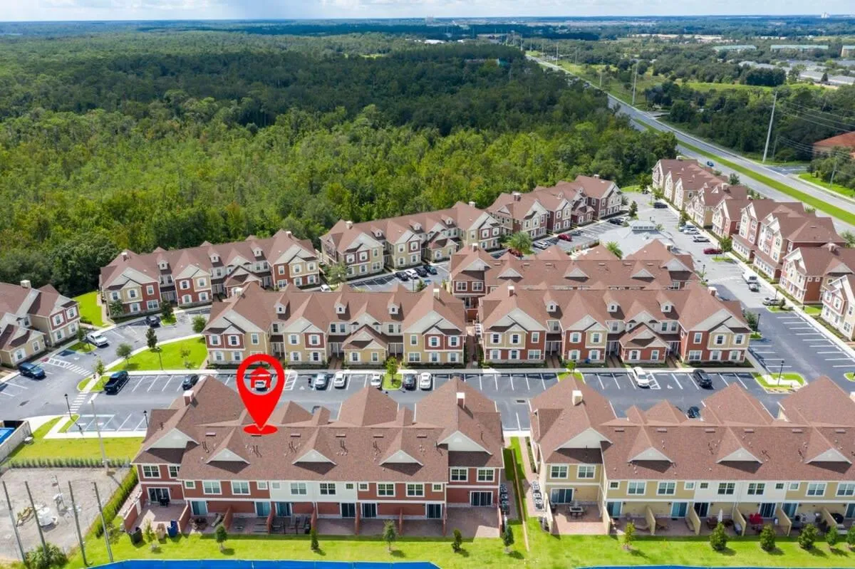 Gorgeous 4 Bedroom Family Friendly Close to Disney 7573