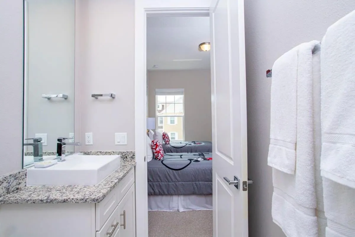 Bed in Gorgeous 4 Bedroom Family Friendly Close to Disney 7573