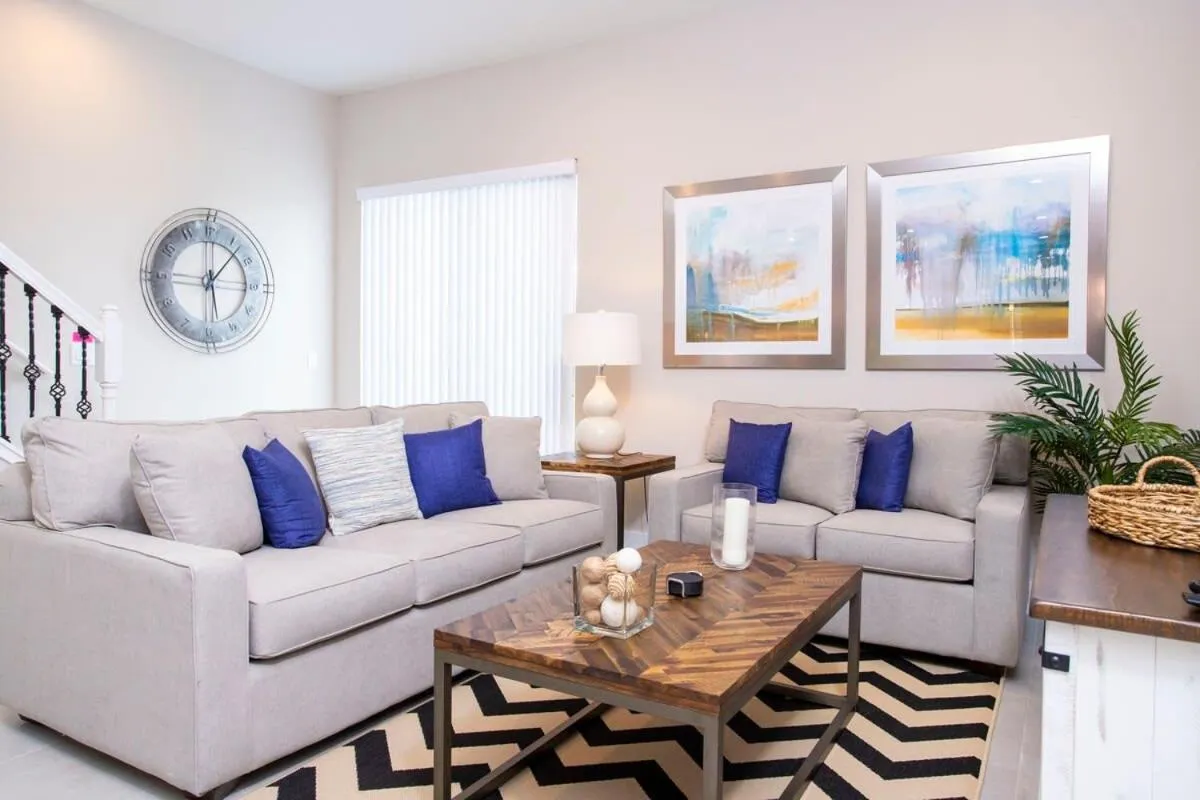 Gorgeous 4 Bedroom Family Friendly Close to Disney 7573