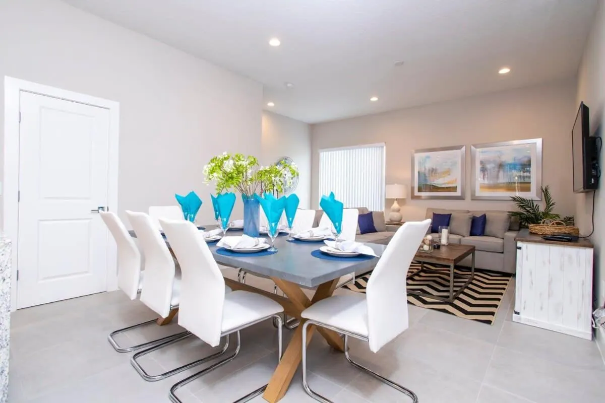 Gorgeous 4 Bedroom Family Friendly Close to Disney 7573