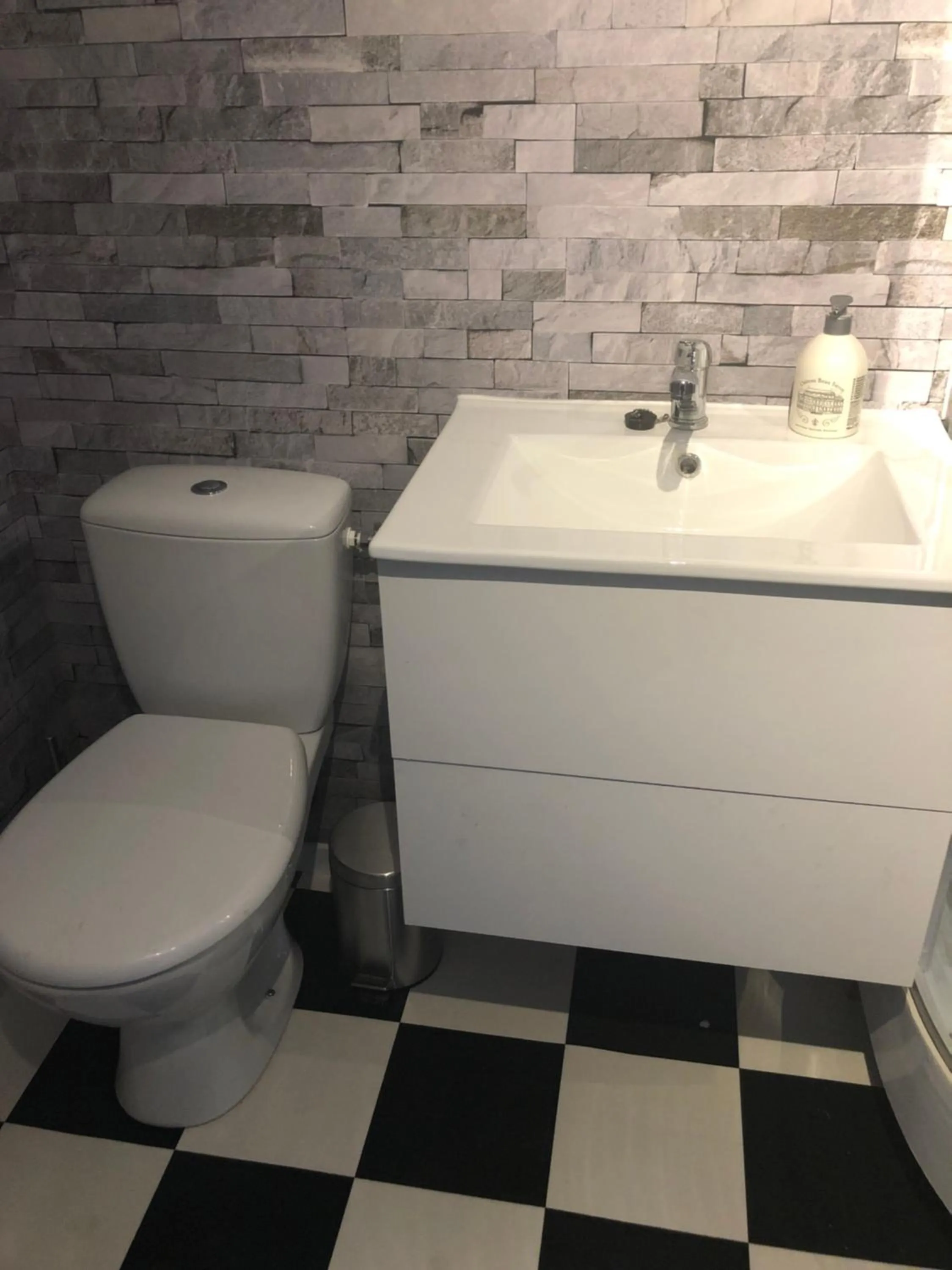 Toilet in Ancien Relais de Poste The Old Post Office