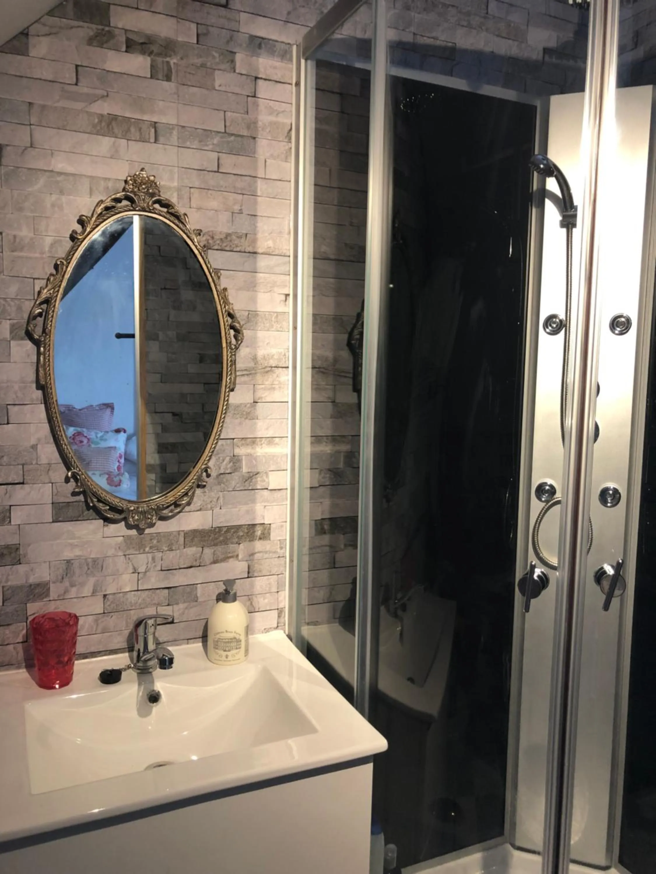 Shower in Ancien Relais de Poste The Old Post Office