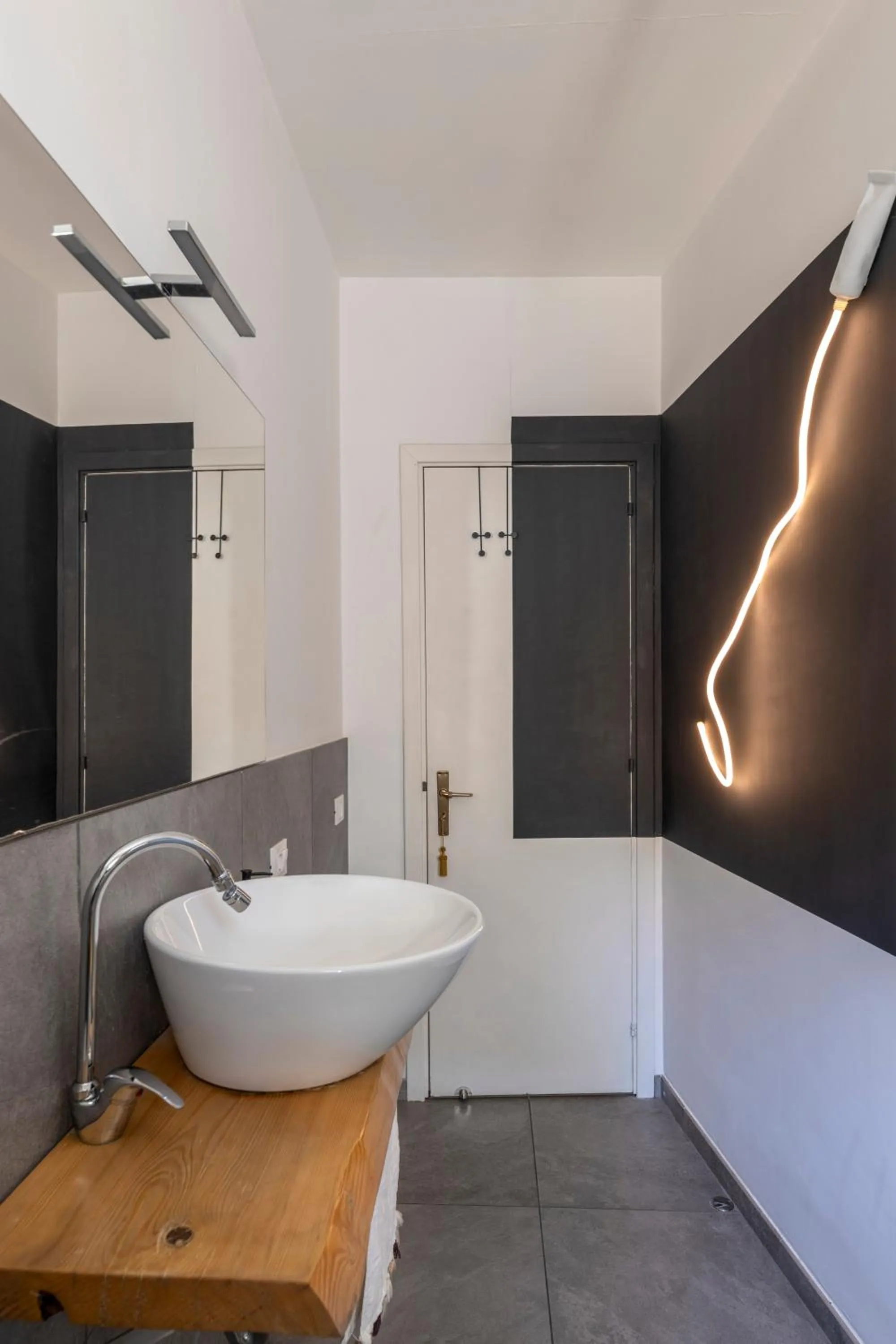 Shower in HOMESTAY rooftop