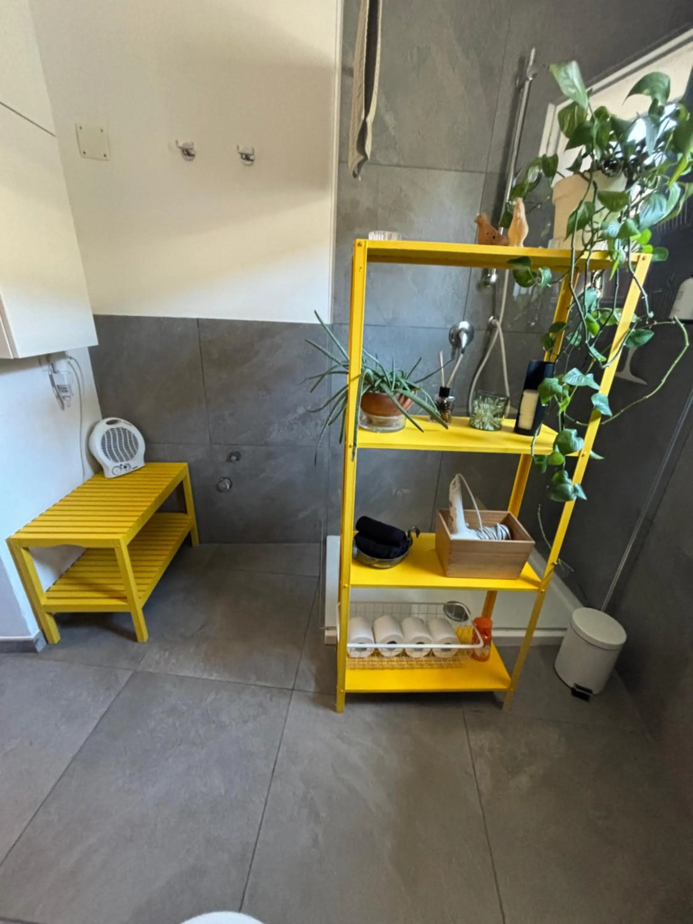 Shower in HOMESTAY rooftop