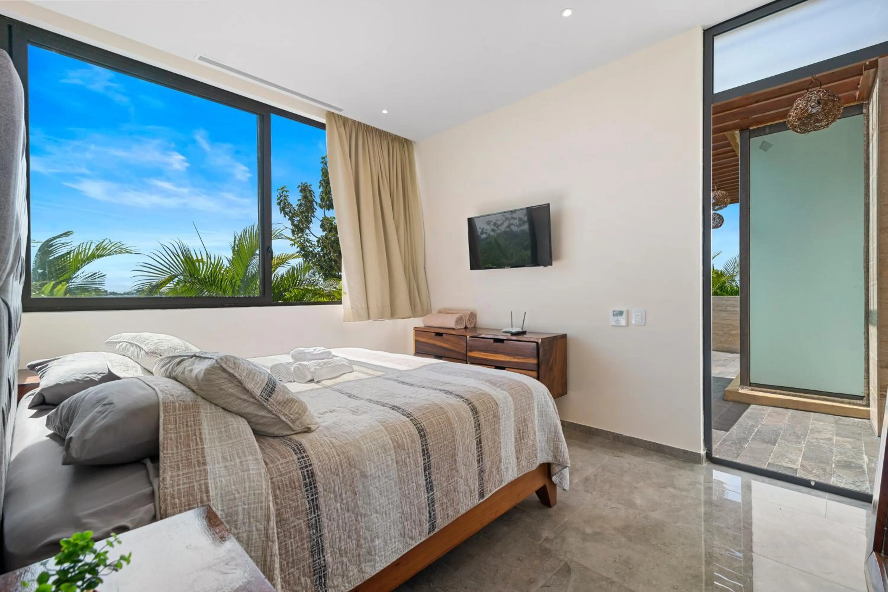 Photo of the whole room, Bed in Mistiq Tulum