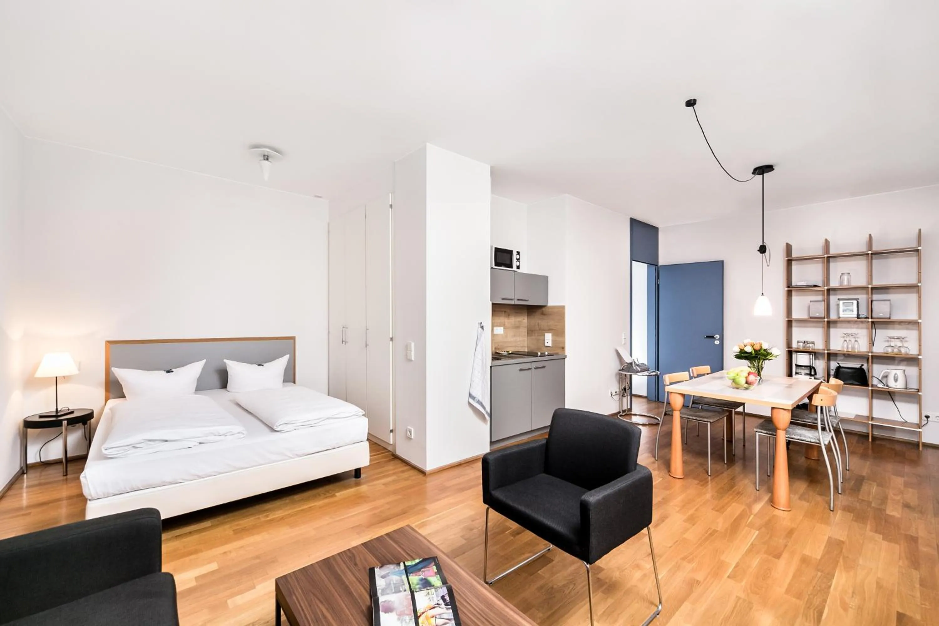 Photo of the whole room, Bed in Art'Appart Suiten - kontaktloser Check-In