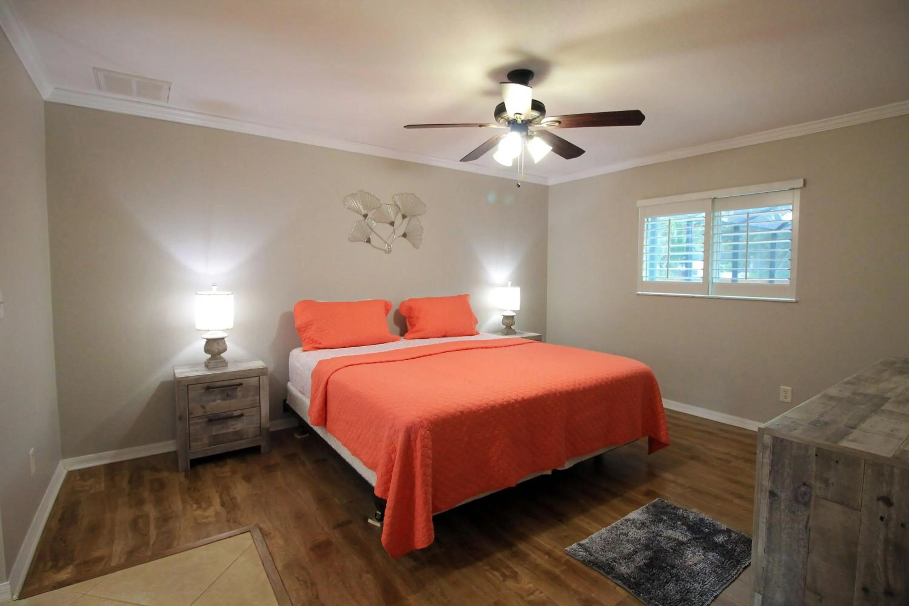 Bedroom, Bed in Heated saltwater pool, newly furnished, close to shopping and more - Villa Tropical Paradise