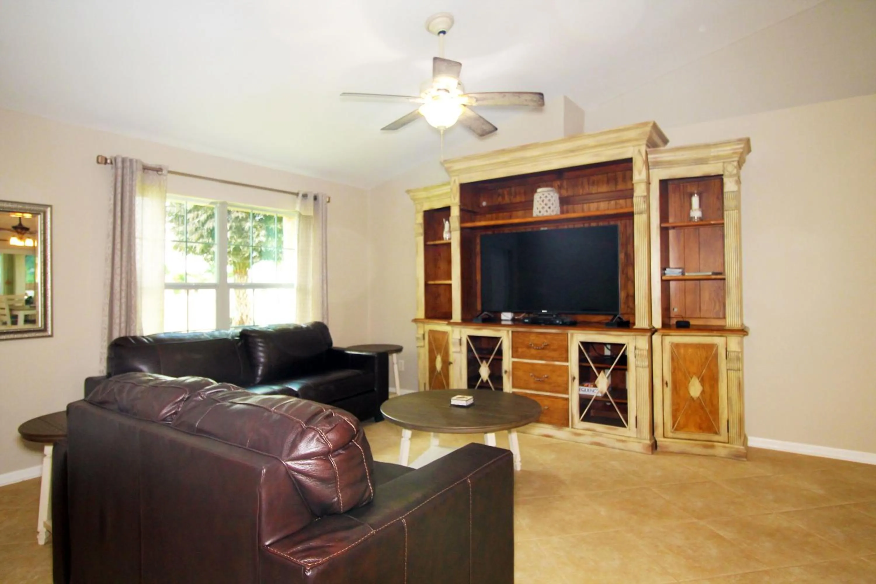Living room in Heated saltwater pool, newly furnished, close to shopping and more - Villa Tropical Paradise