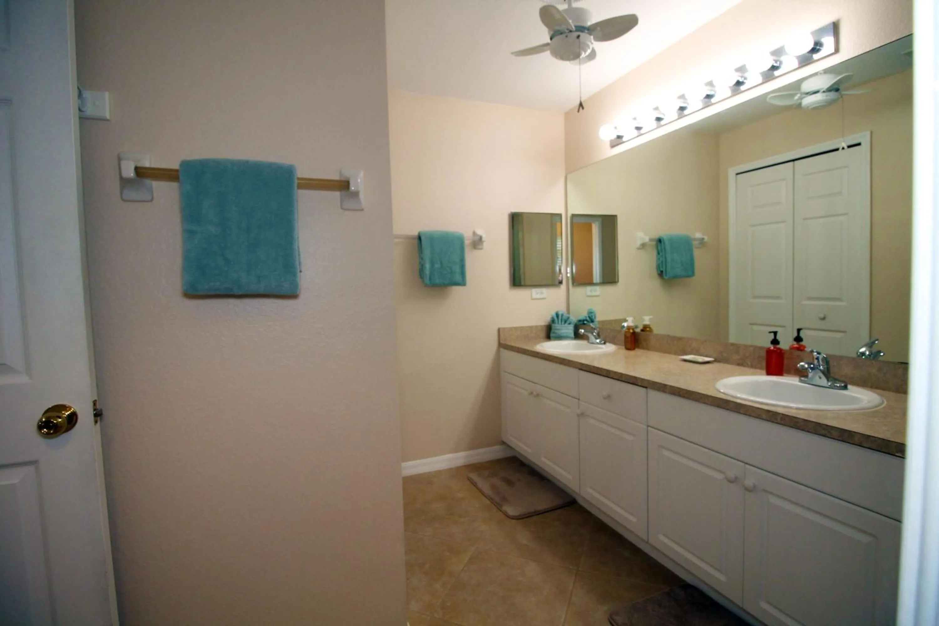 Bathroom in Heated saltwater pool, newly furnished, close to shopping and more - Villa Tropical Paradise