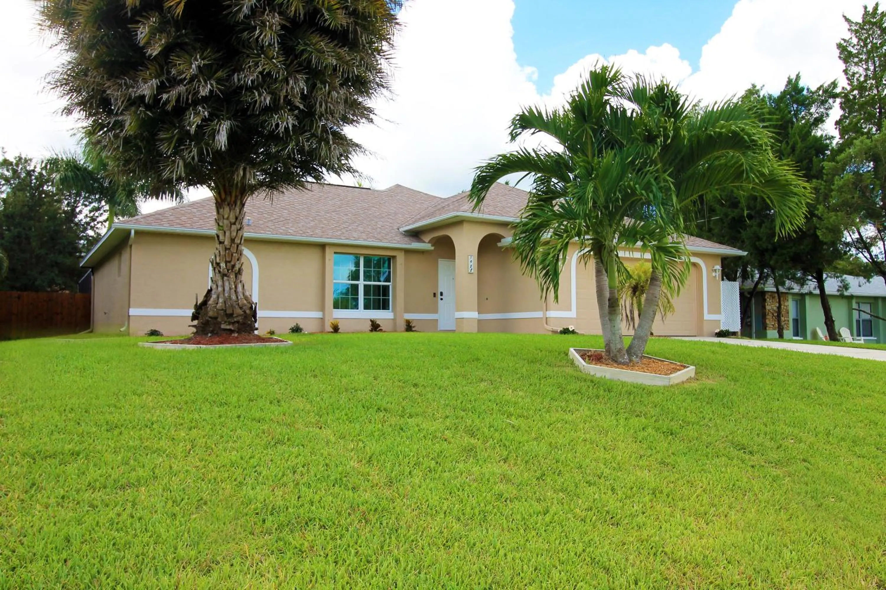 Facade/entrance in Heated saltwater pool, newly furnished, close to shopping and more - Villa Tropical Paradise