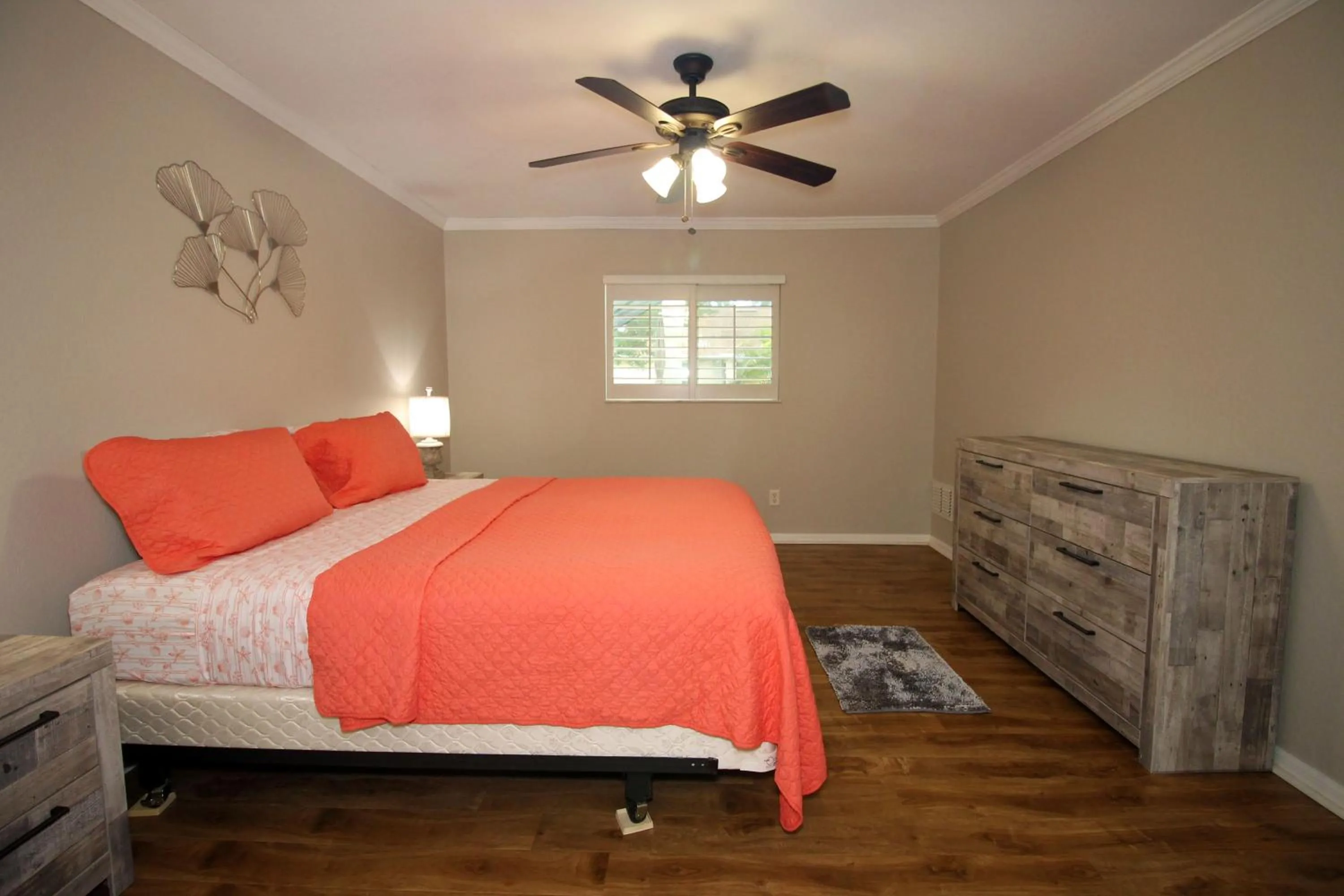 Bedroom, Bed in Heated saltwater pool, newly furnished, close to shopping and more - Villa Tropical Paradise