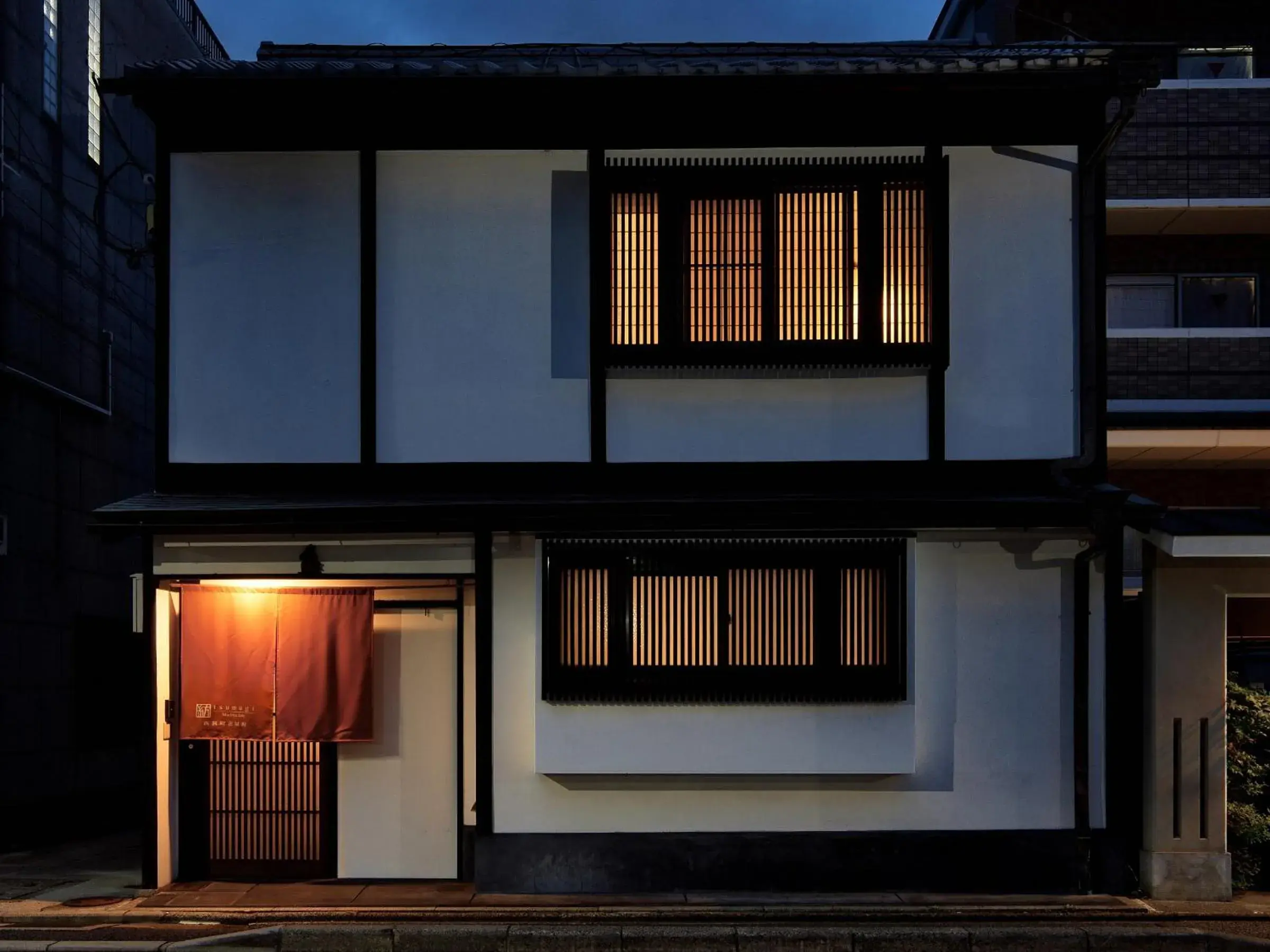 Facade/entrance in Tsumugi Nishinotoinhanayacho Facade/entrance in Tsumugi Nishinotoinhanayacho