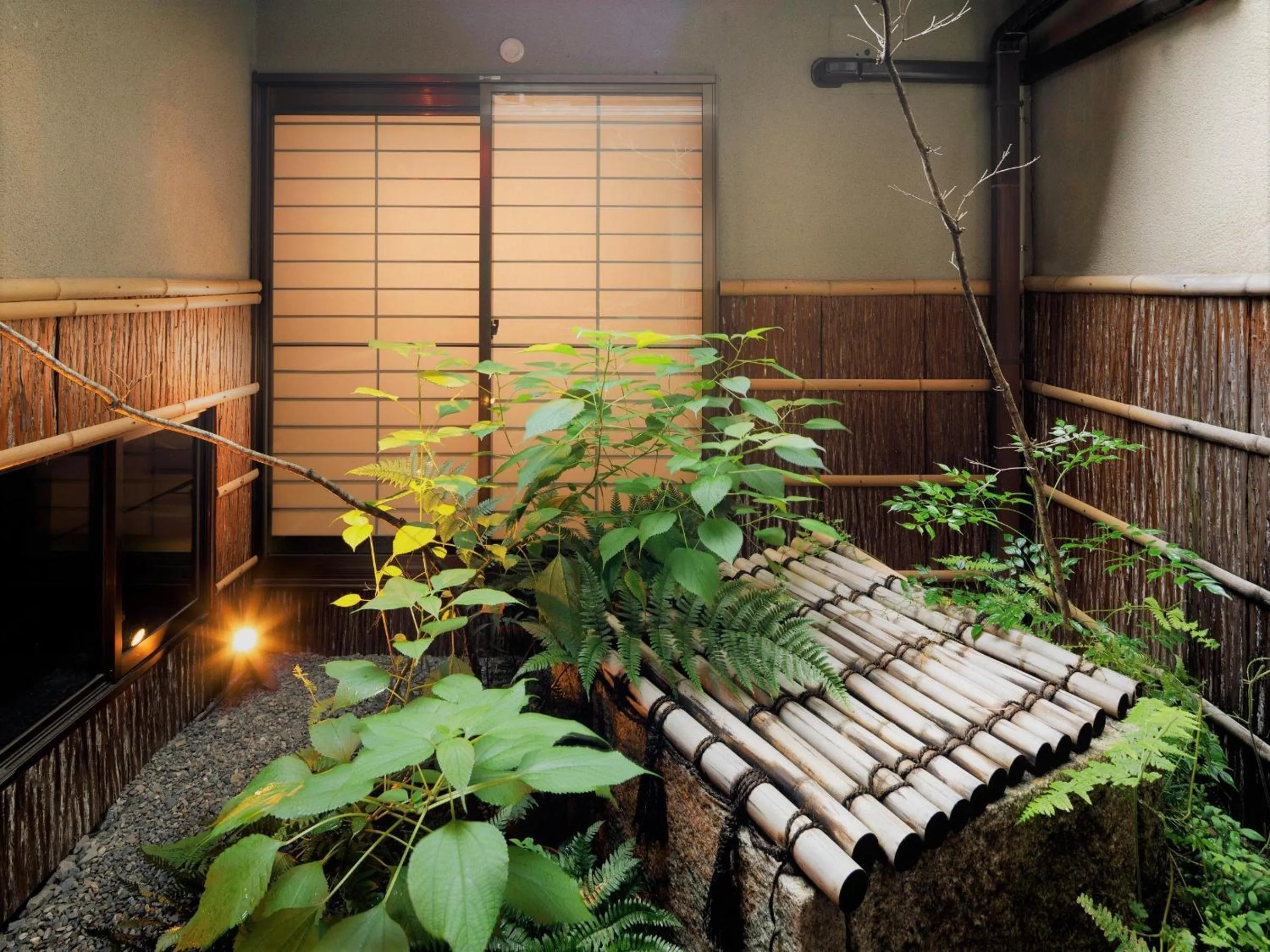 Decorative detail in Tsumugi Nishinotoinhanayacho