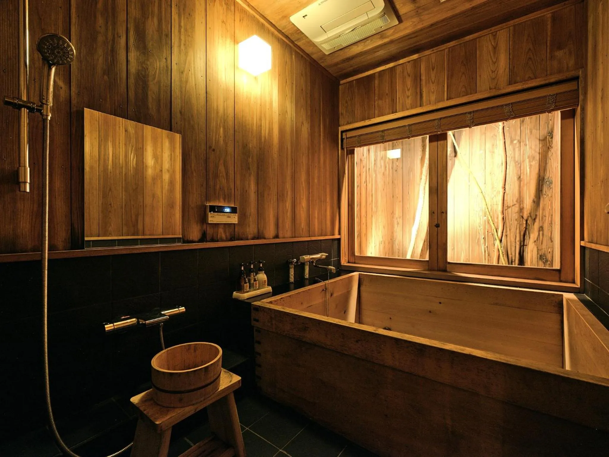 Shower in Tsumugi Nishinotoinhanayacho