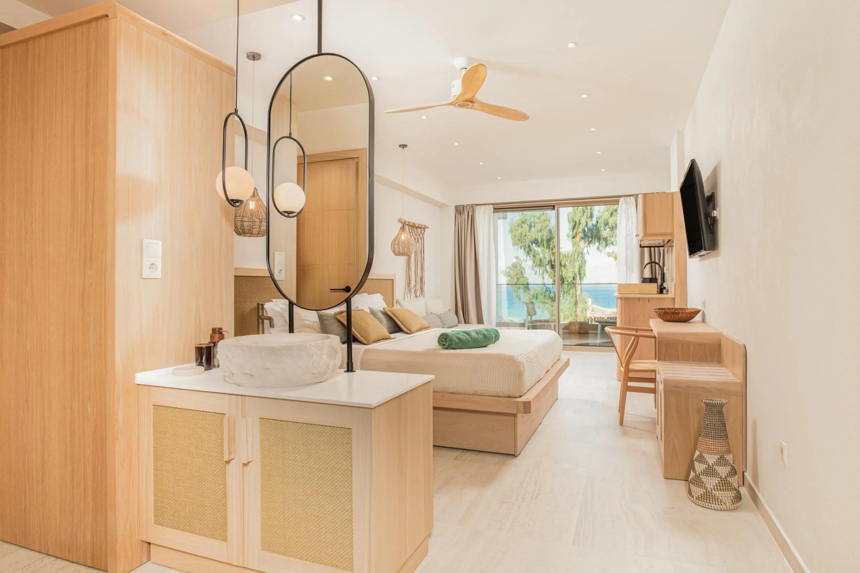 MAKO Sea & Suites