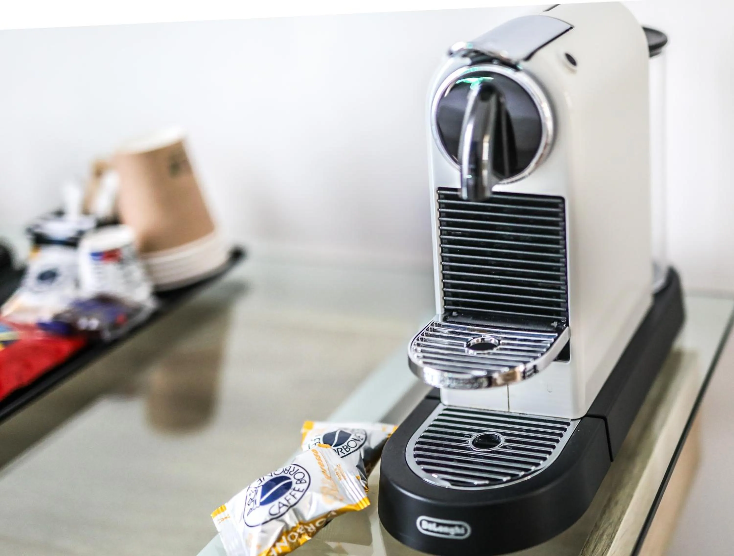 Coffee/tea facilities in Sanfelice 33 Luxury Suites