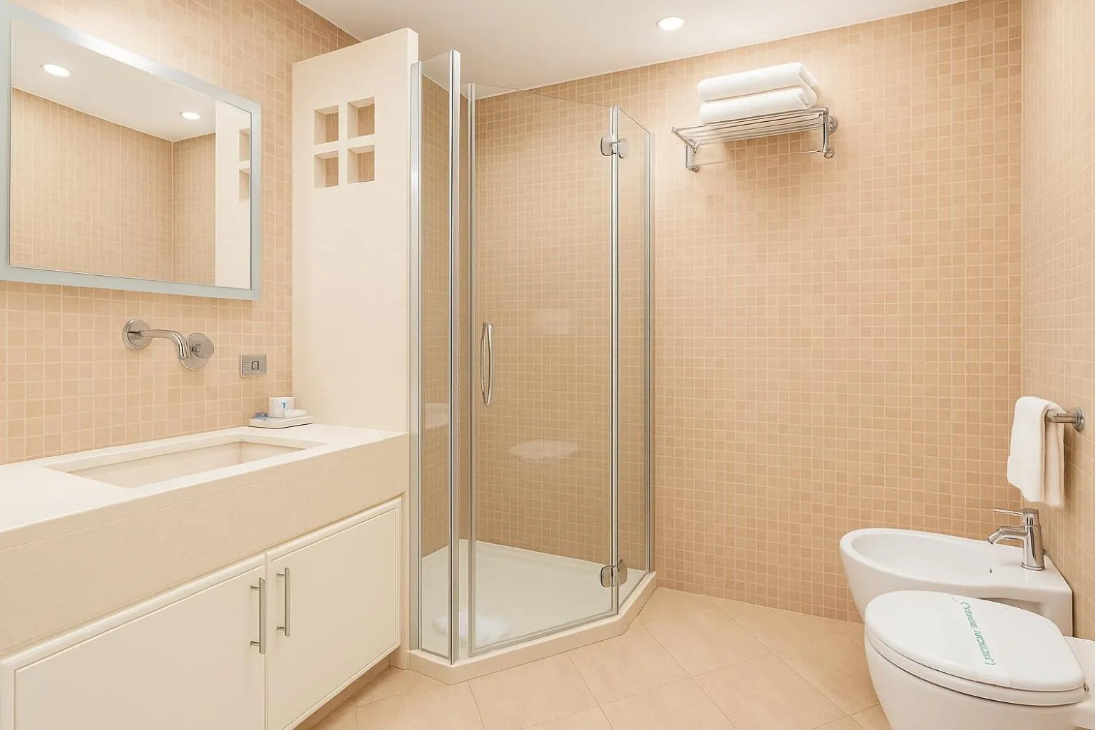 Shower in Sanfelice 33 Luxury Suites