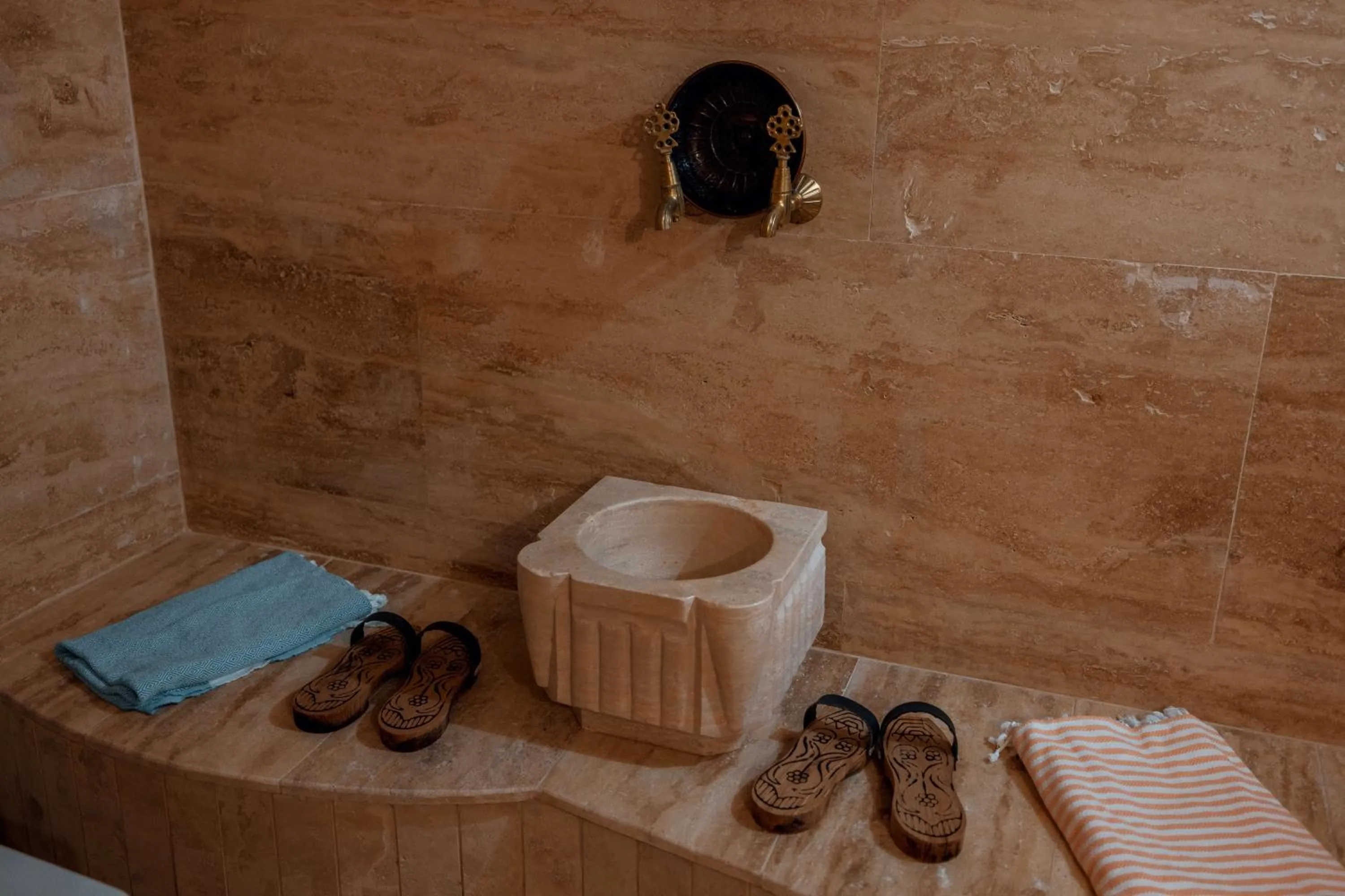 Bathroom in Misty Cave Hotel