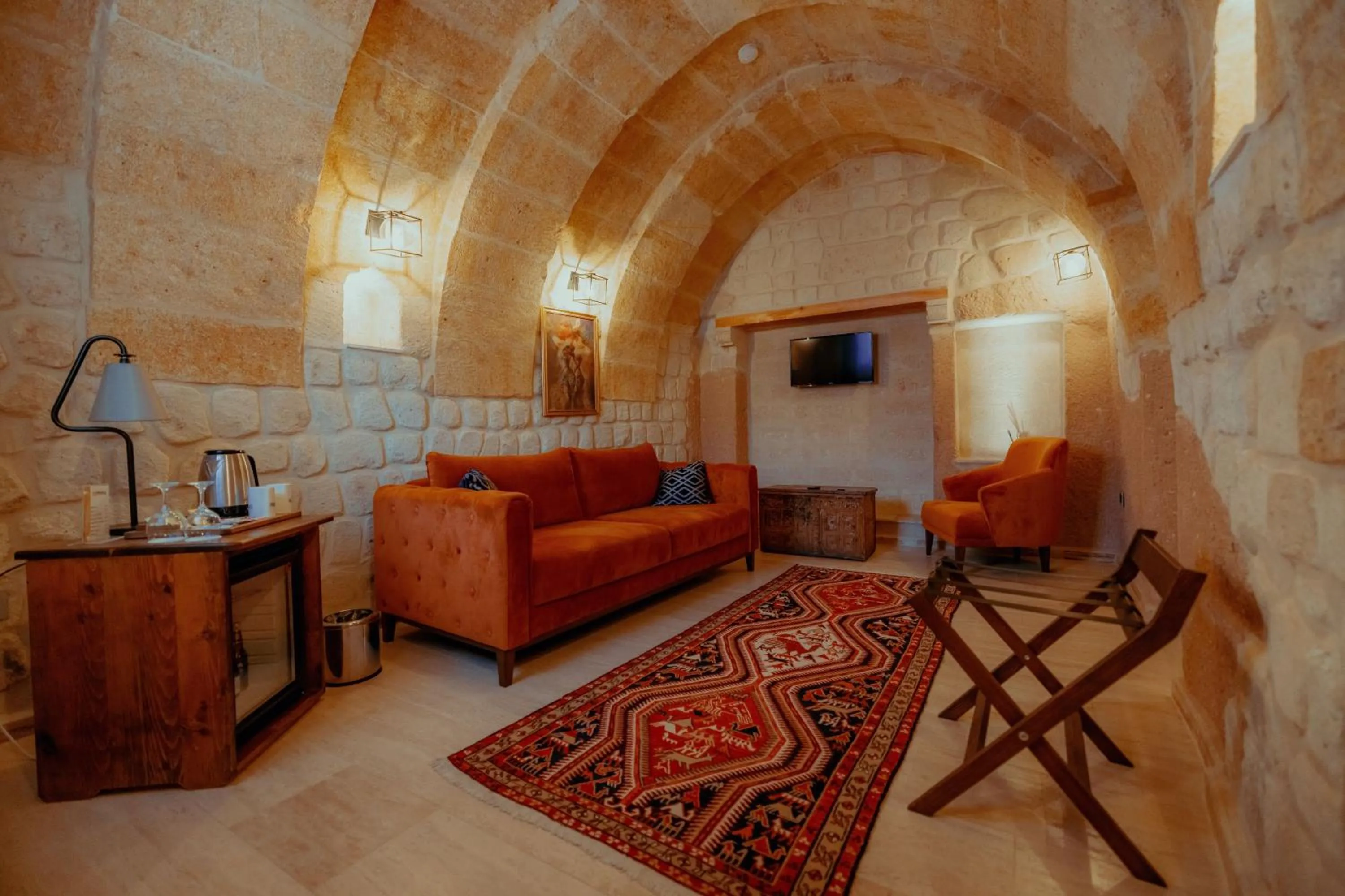 Living room in Misty Cave Hotel