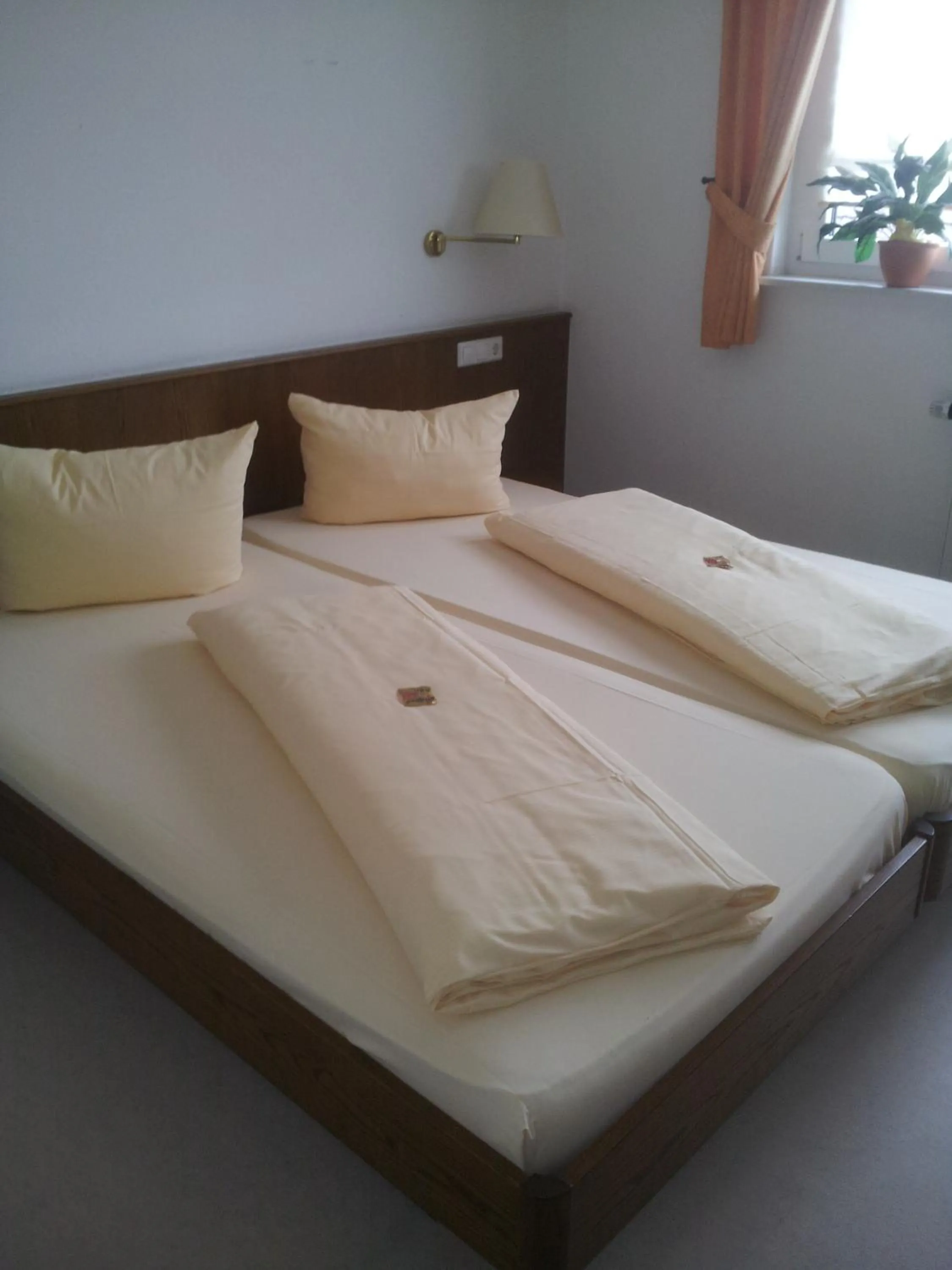 Bedroom, Bed in Hotel - Restaurant Hirschen - Werneths Landgasthof beim Europa- Park Rust