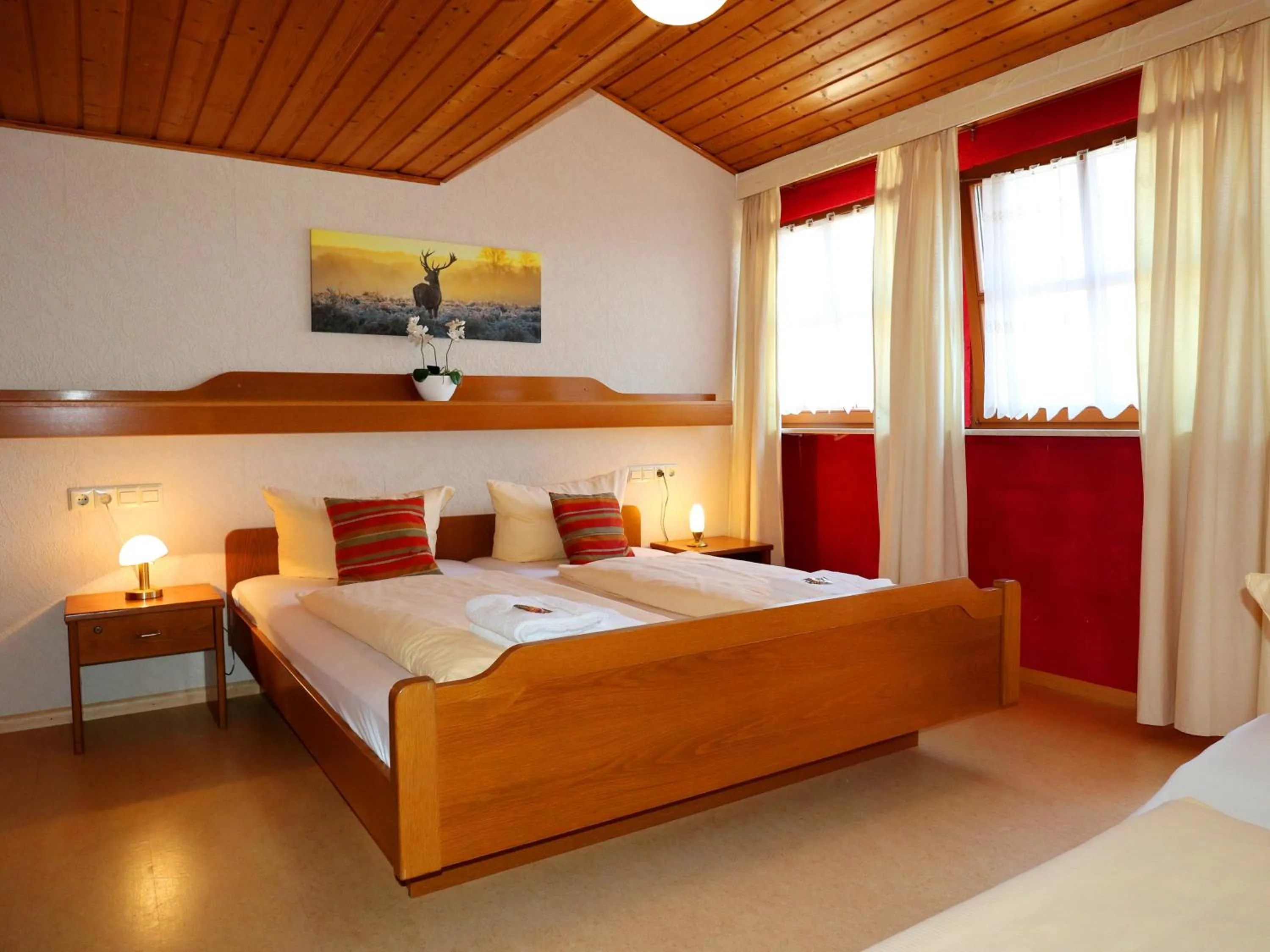 Bed in Hotel - Restaurant Hirschen - Werneths Landgasthof beim Europa- Park Rust