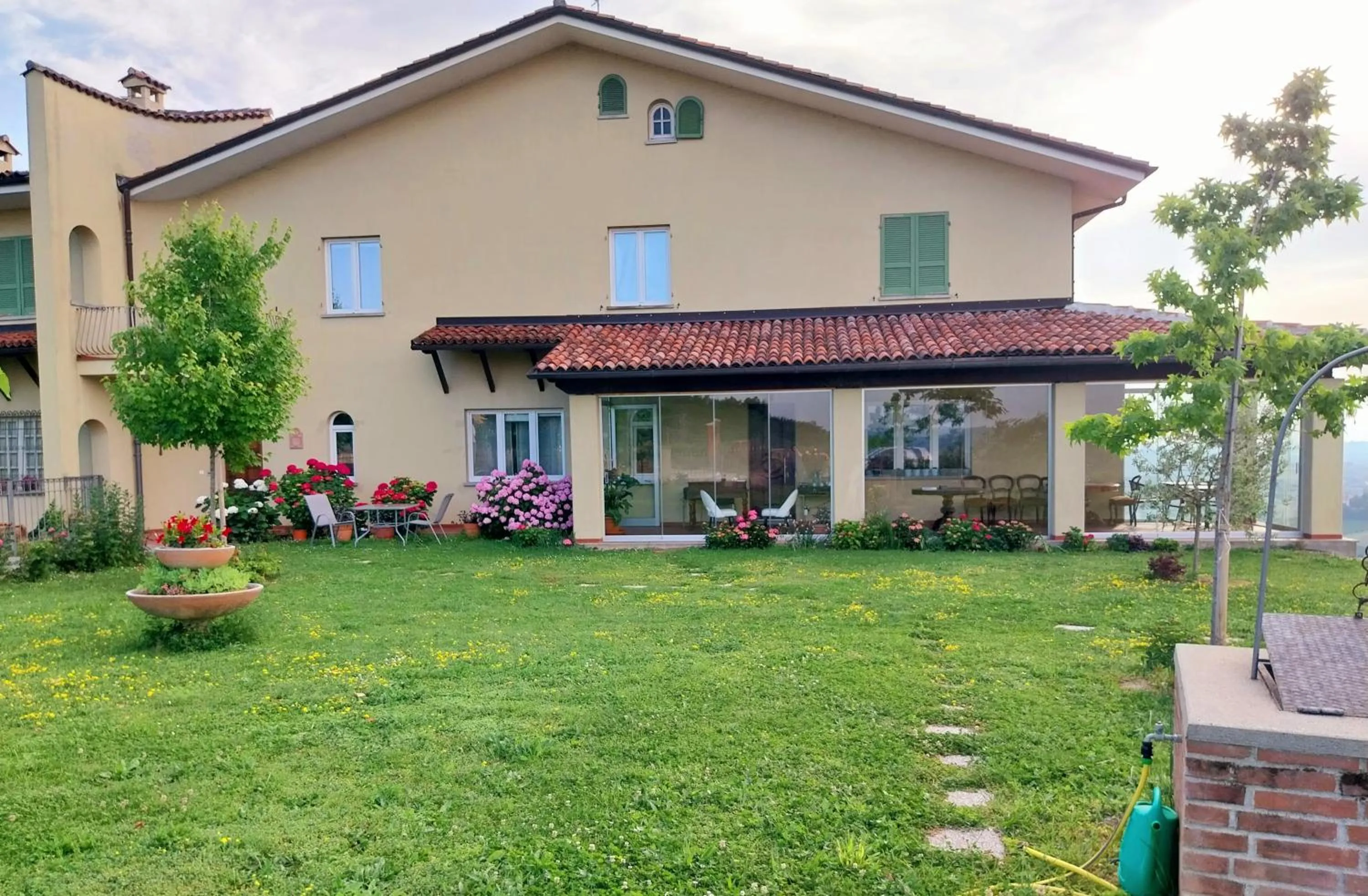 Property building in Villa Bellavista Alba, B&B