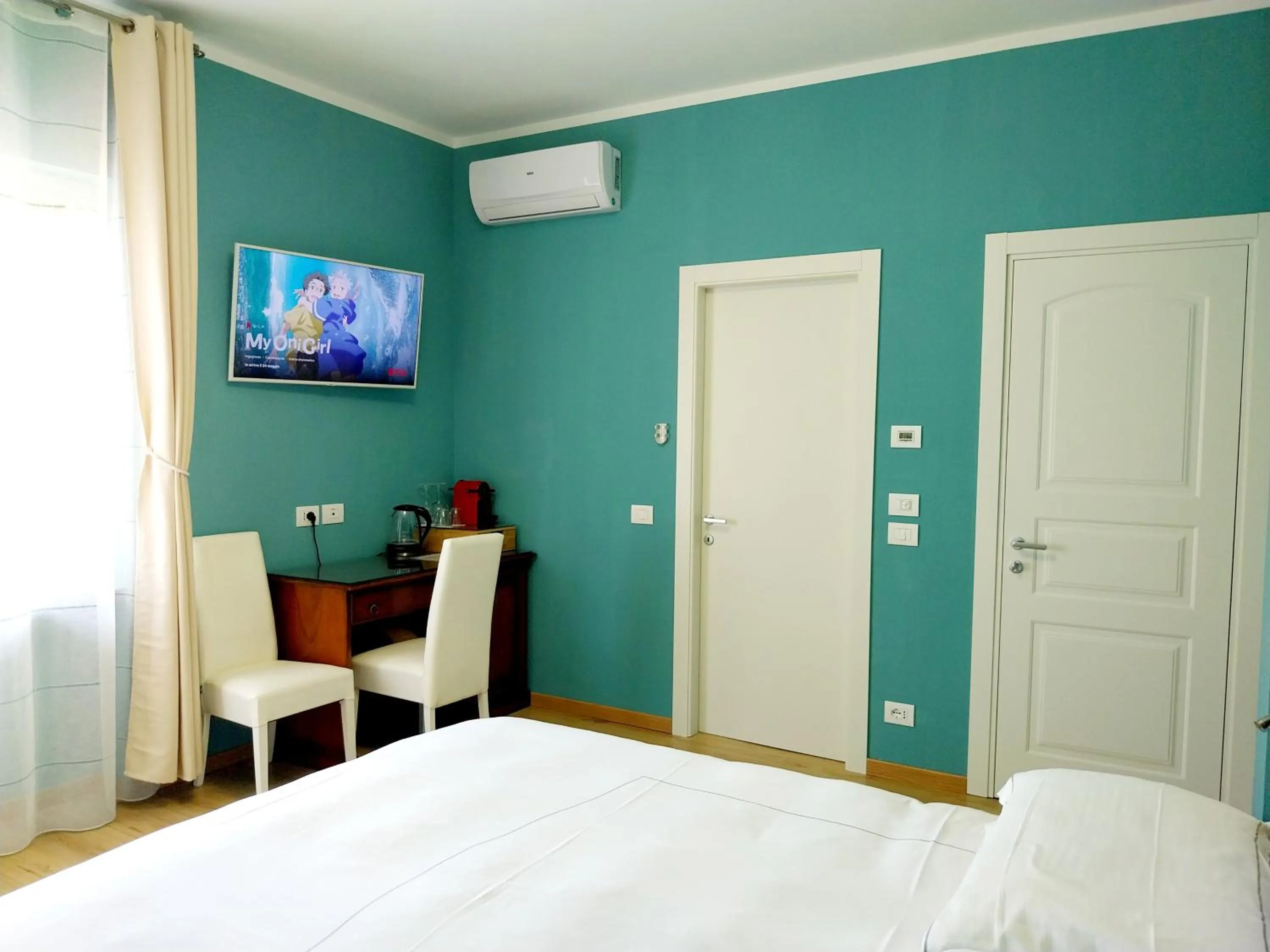 Bedroom, Bed in Villa Bellavista Alba, B&B