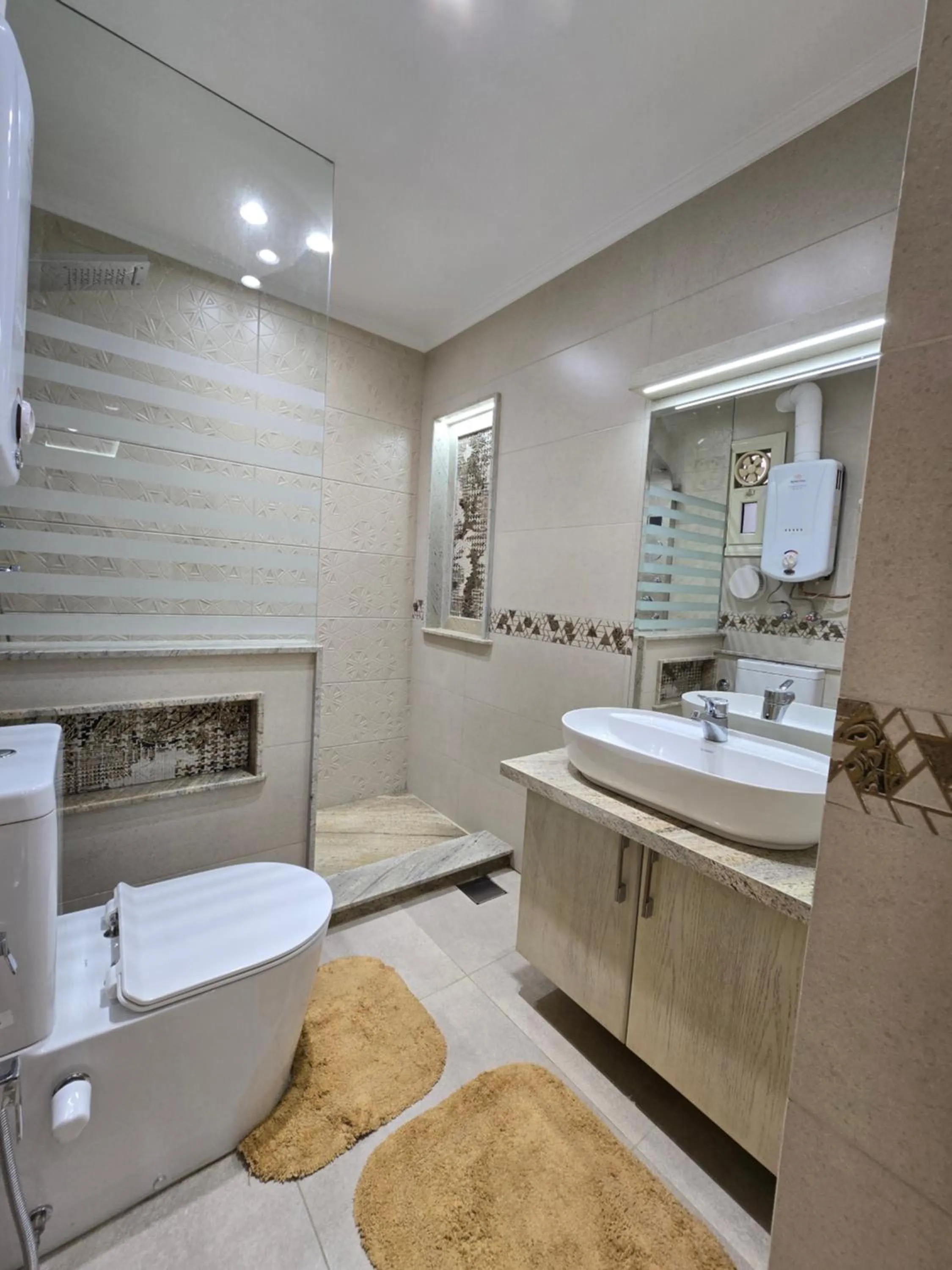 Toilet in Comfy 2 Bedrooms Apartment in Cairo 94S