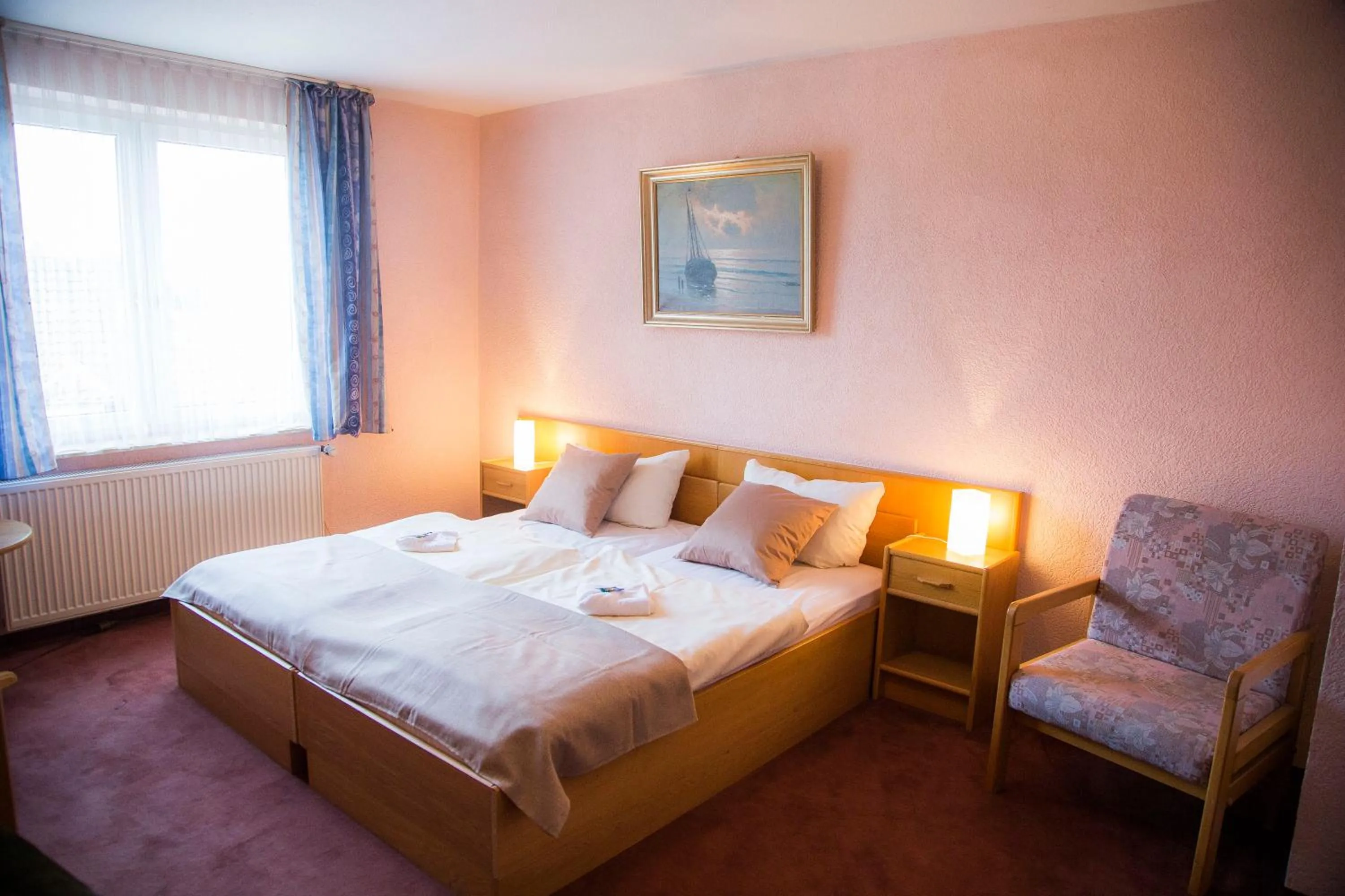 Bedroom, Bed in Hotel Stadt Peine