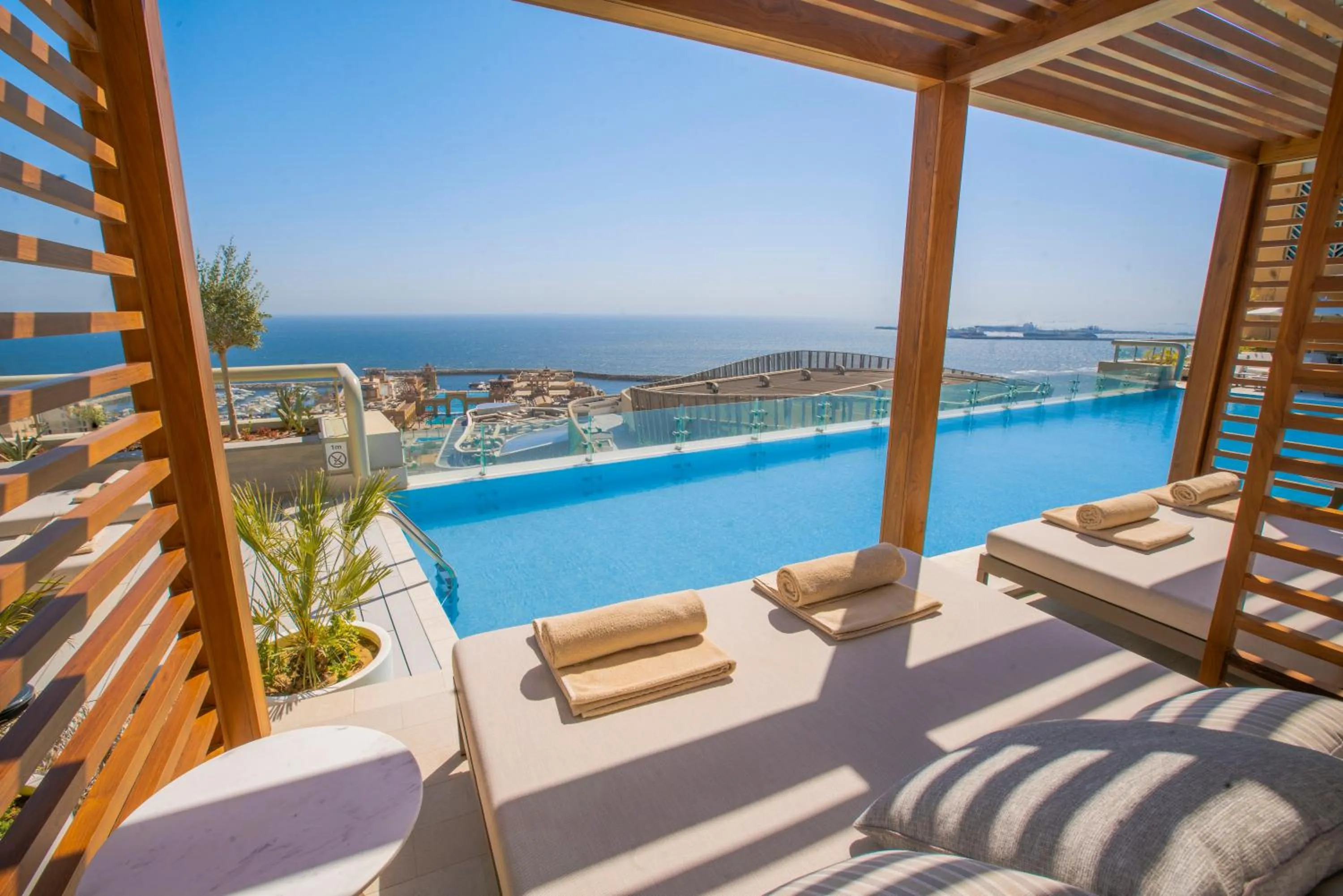 Swimming pool in Hyatt Regency Al Kout Mall