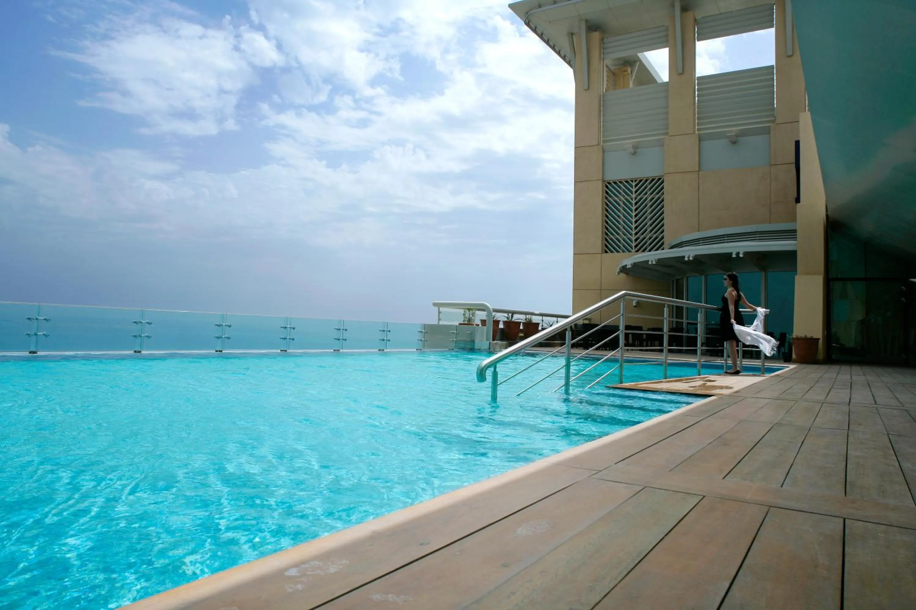 Swimming pool in Hyatt Regency Al Kout Mall